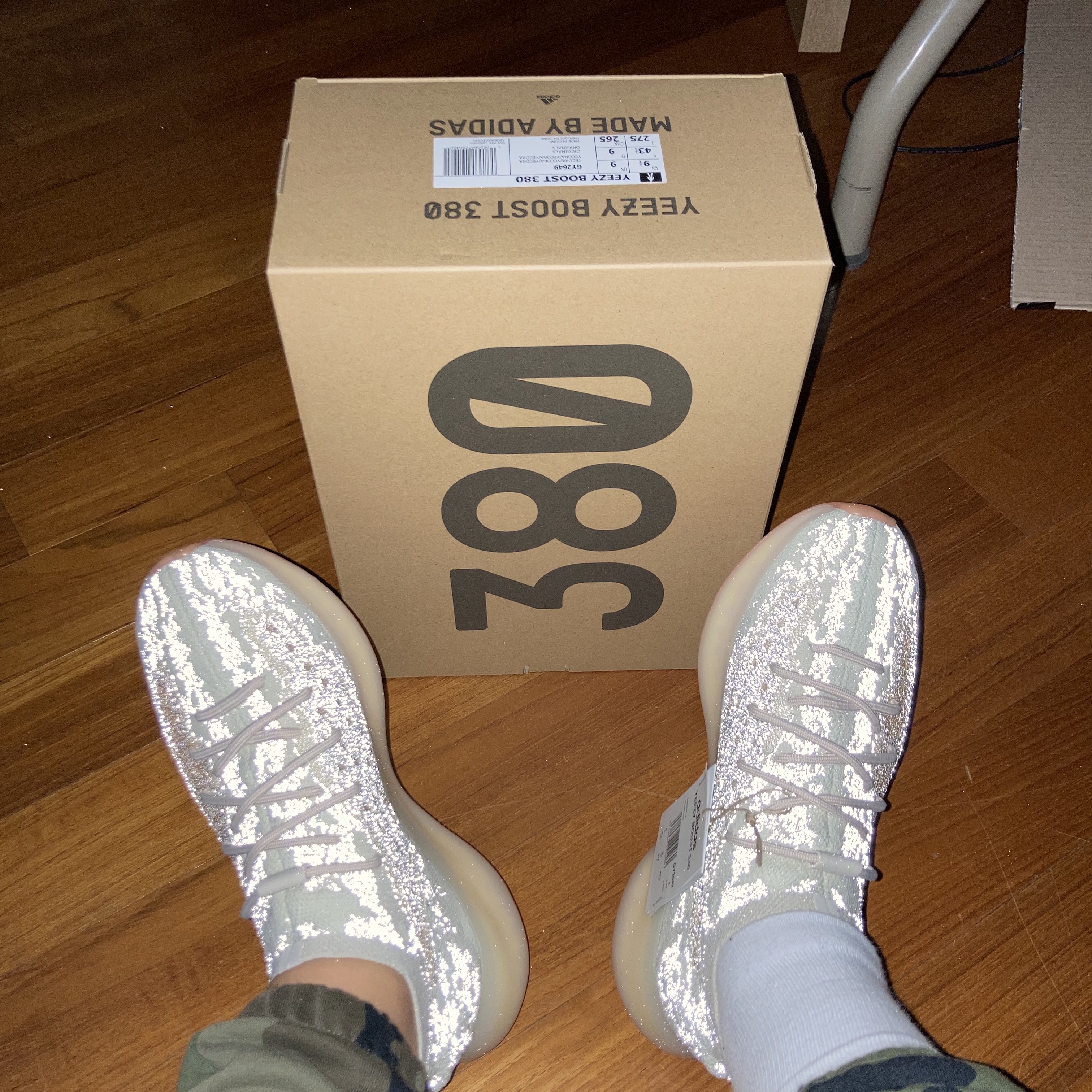 Adidas Yeezy Boost 380 Yecoraite - Reflective 착용 스타일 - 2