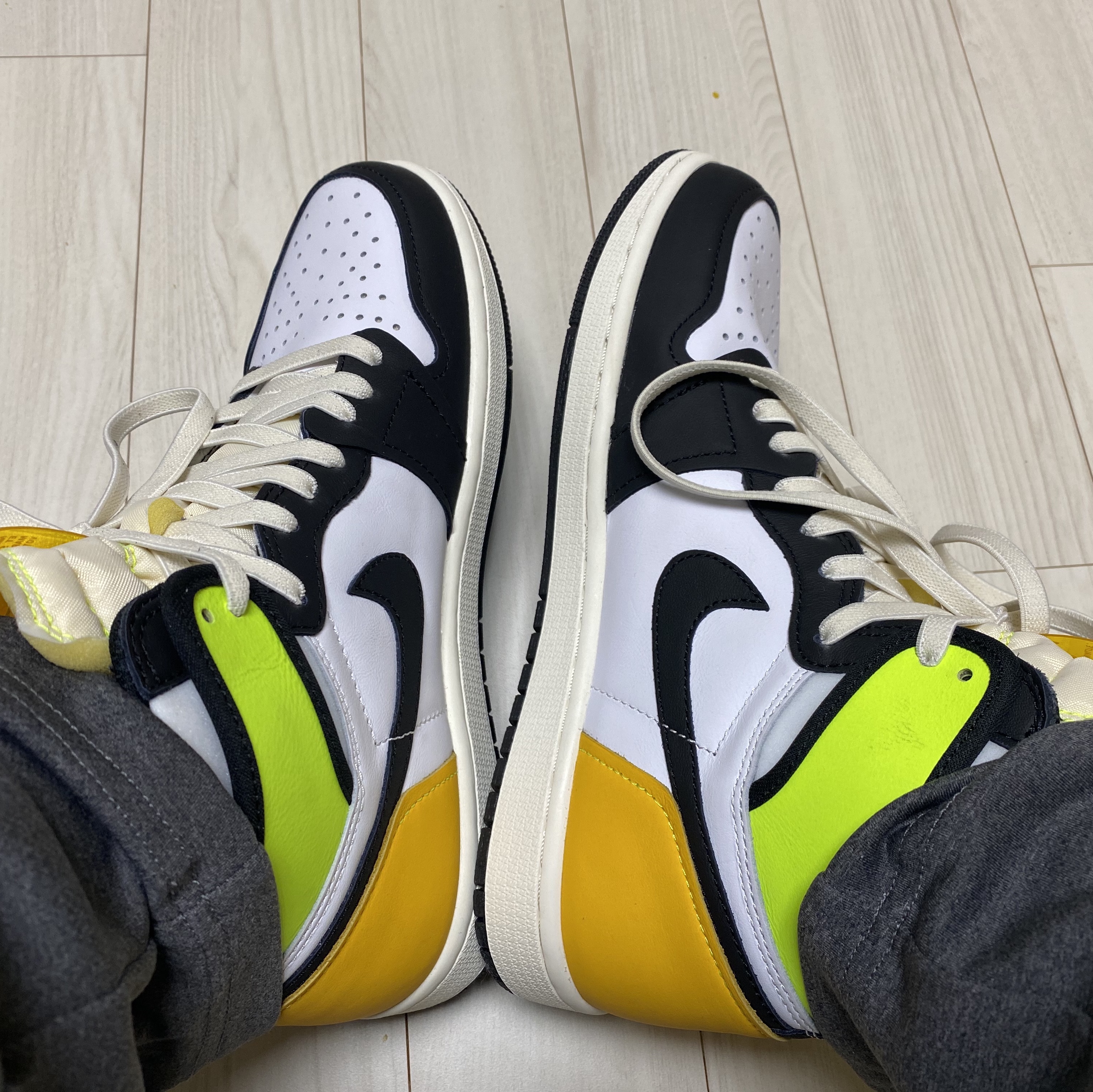Jordan 1 Retro High OG Volt Gold 착용 스타일
