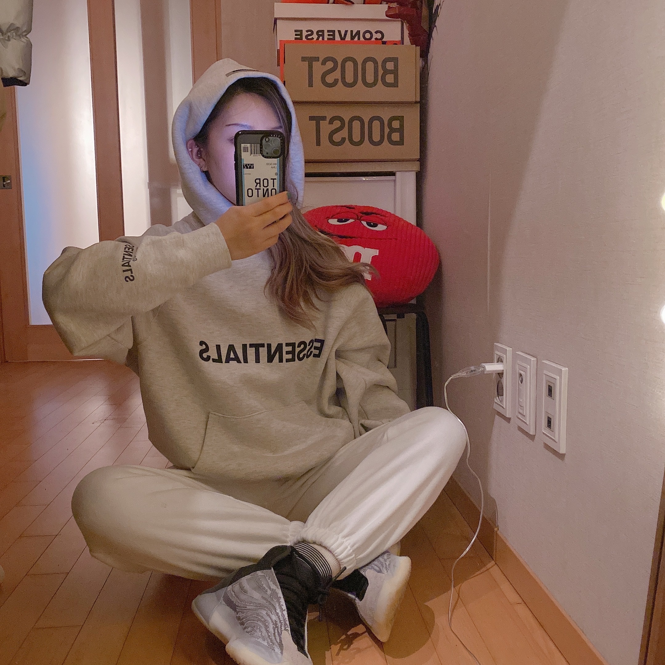 Essentials 3D Silicon Applique Pullover Hoodie Oatmeal/Oatmeal Heather/Light Heather Oatmeal 2020, Adidas Yeezy QNTM Lifestyle 착용 스타일 - 2