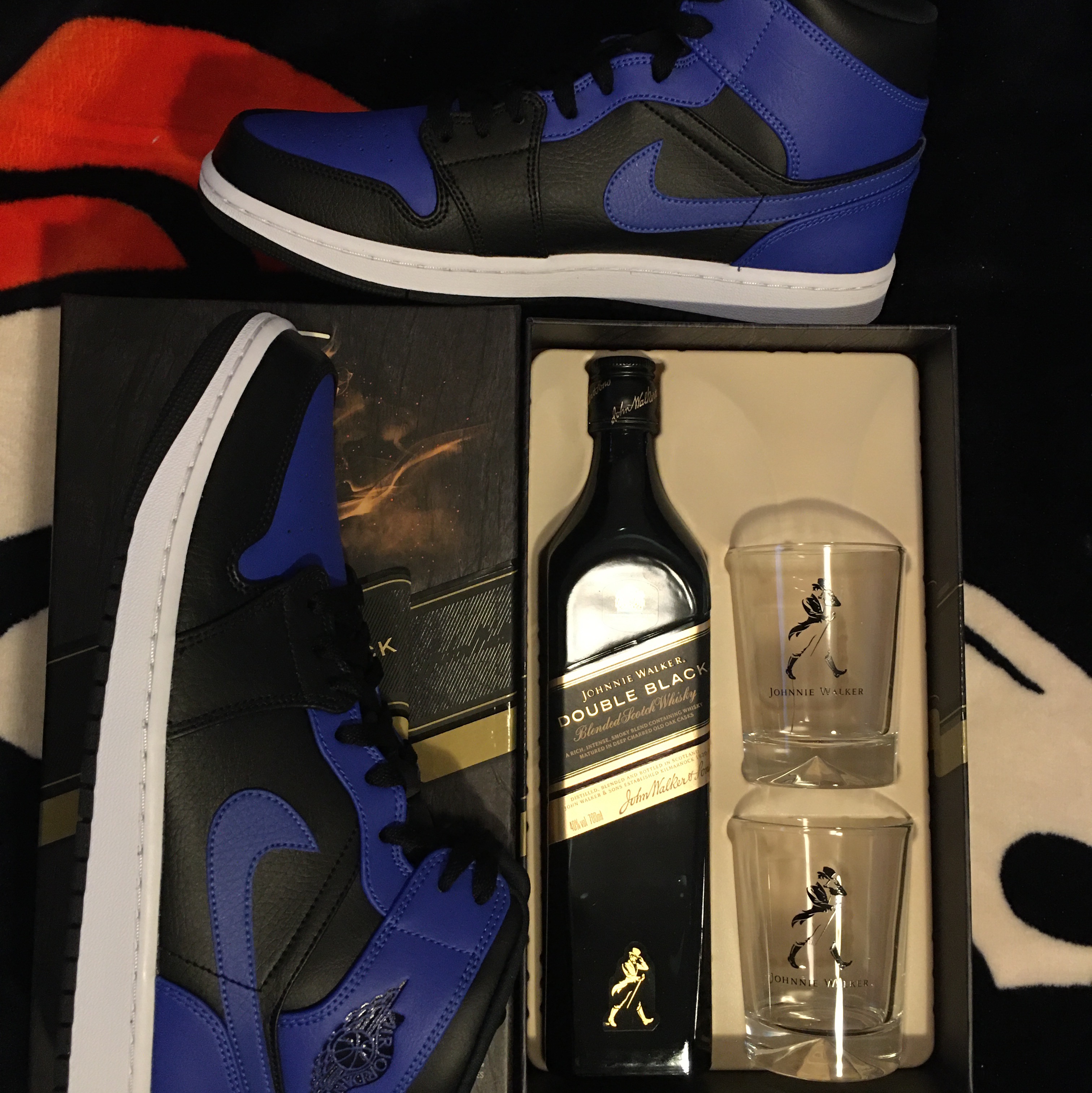 Jordan 1 Mid Black Hyper Royal 착용 스타일