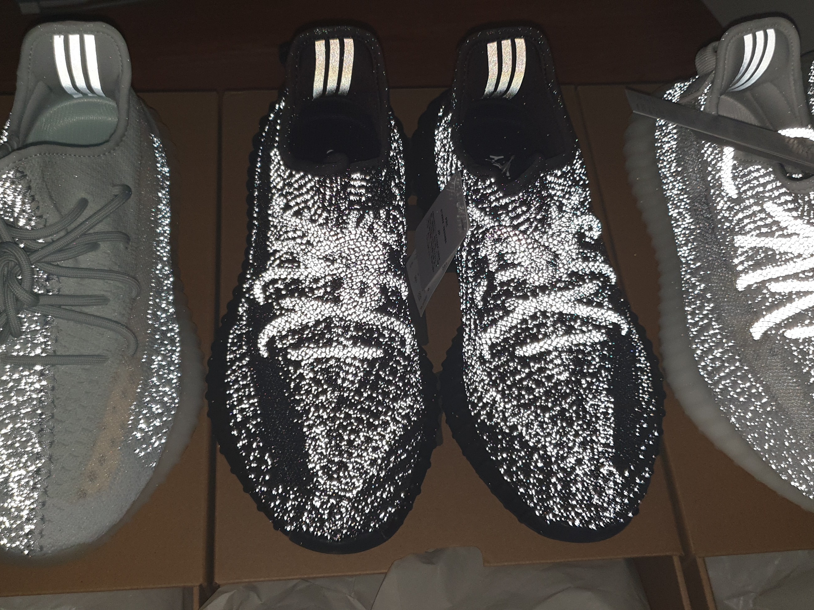 Adidas Yeezy Boost 350 V2 Static - Reflective, Adidas Yeezy Boost 350 V2 Cloud White - Reflective 착용 스타일