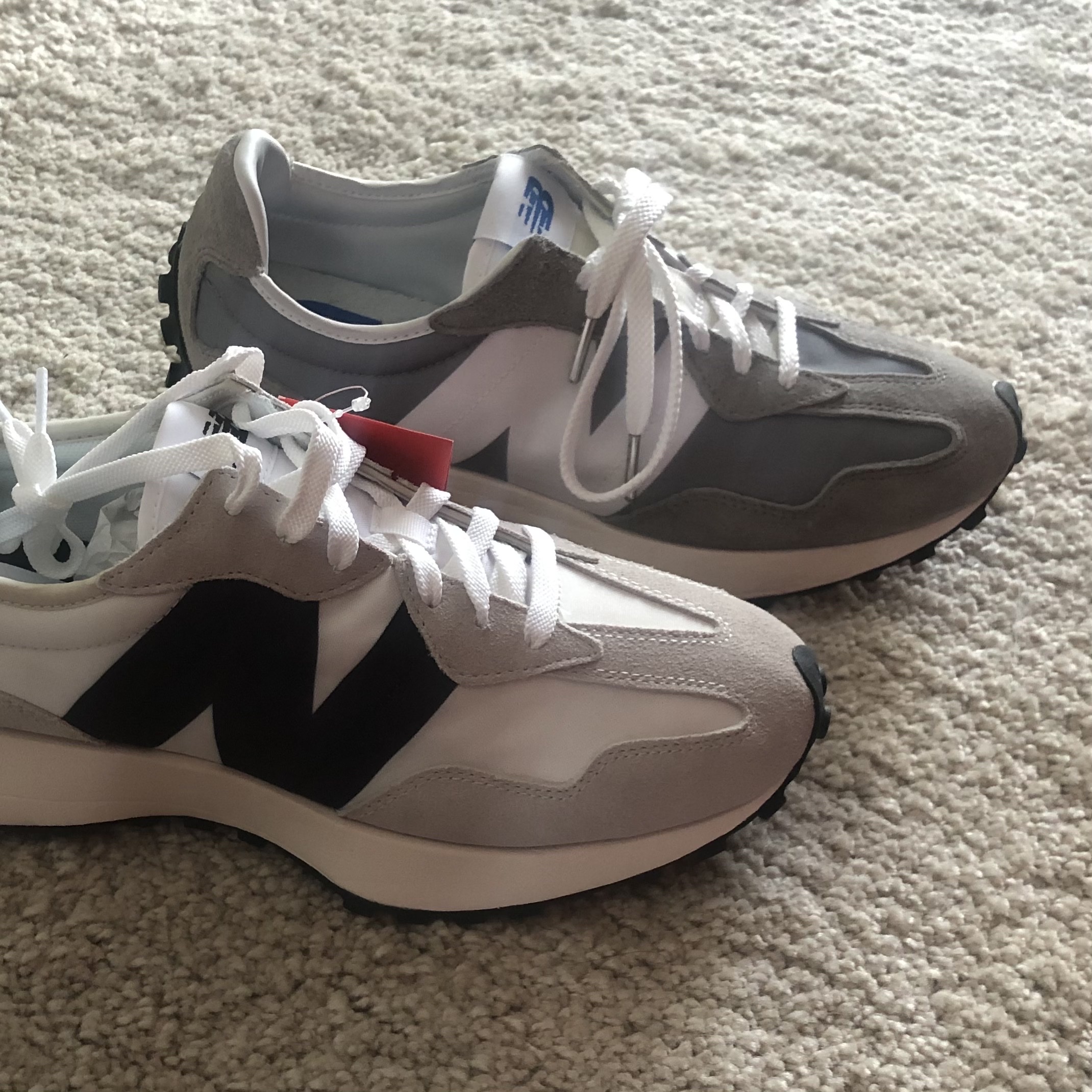 New Balance 327 White Black, New Balance 327 Grey 착용 스타일 - 2