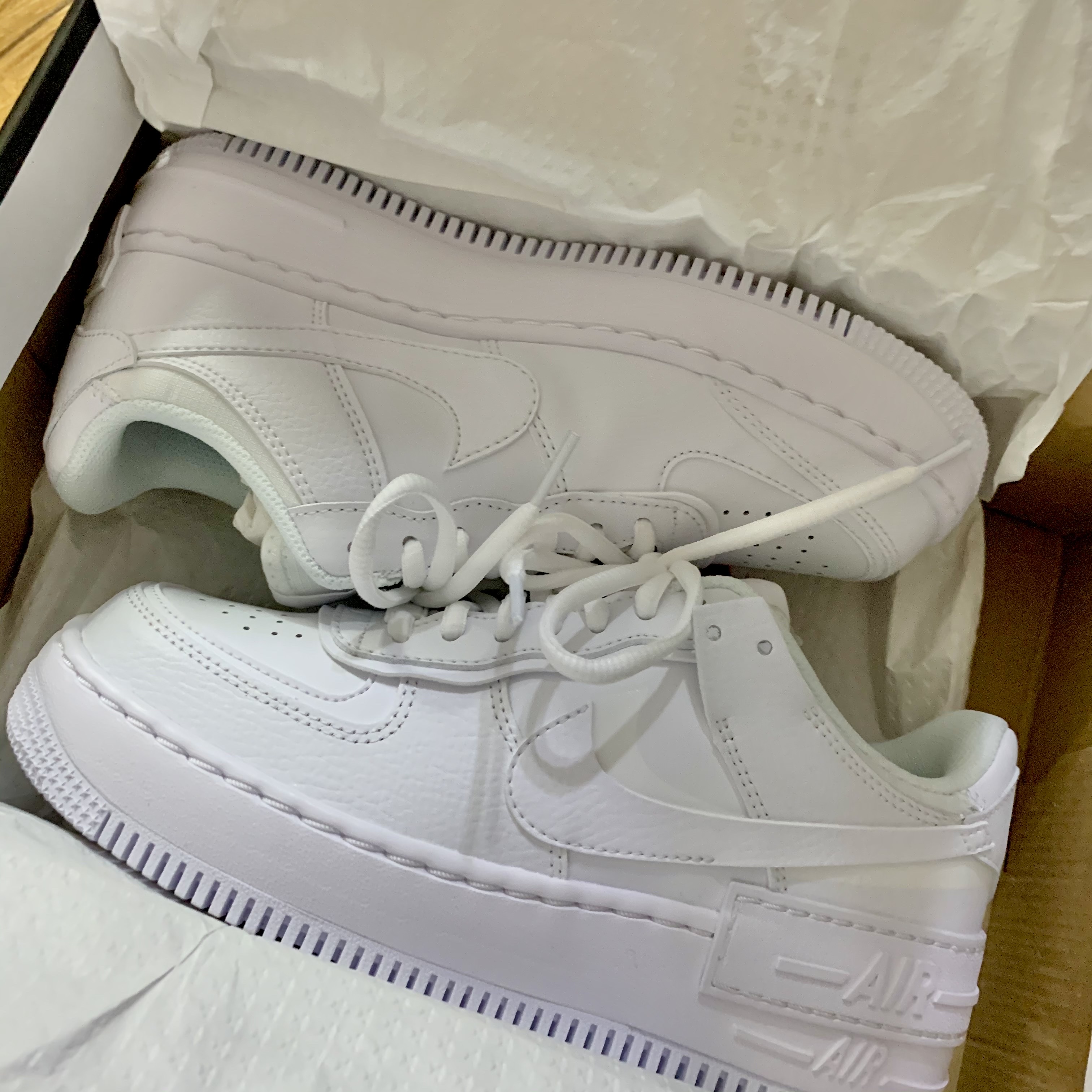(W) Nike Air Force 1 Shadow Triple White 착용 스타일 - 2