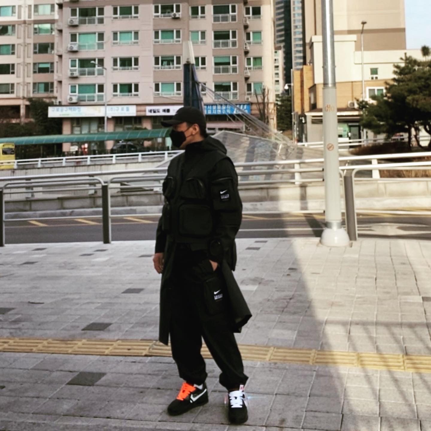 Nike x Off-White Air Max 90 V2 Black White 착용 스타일