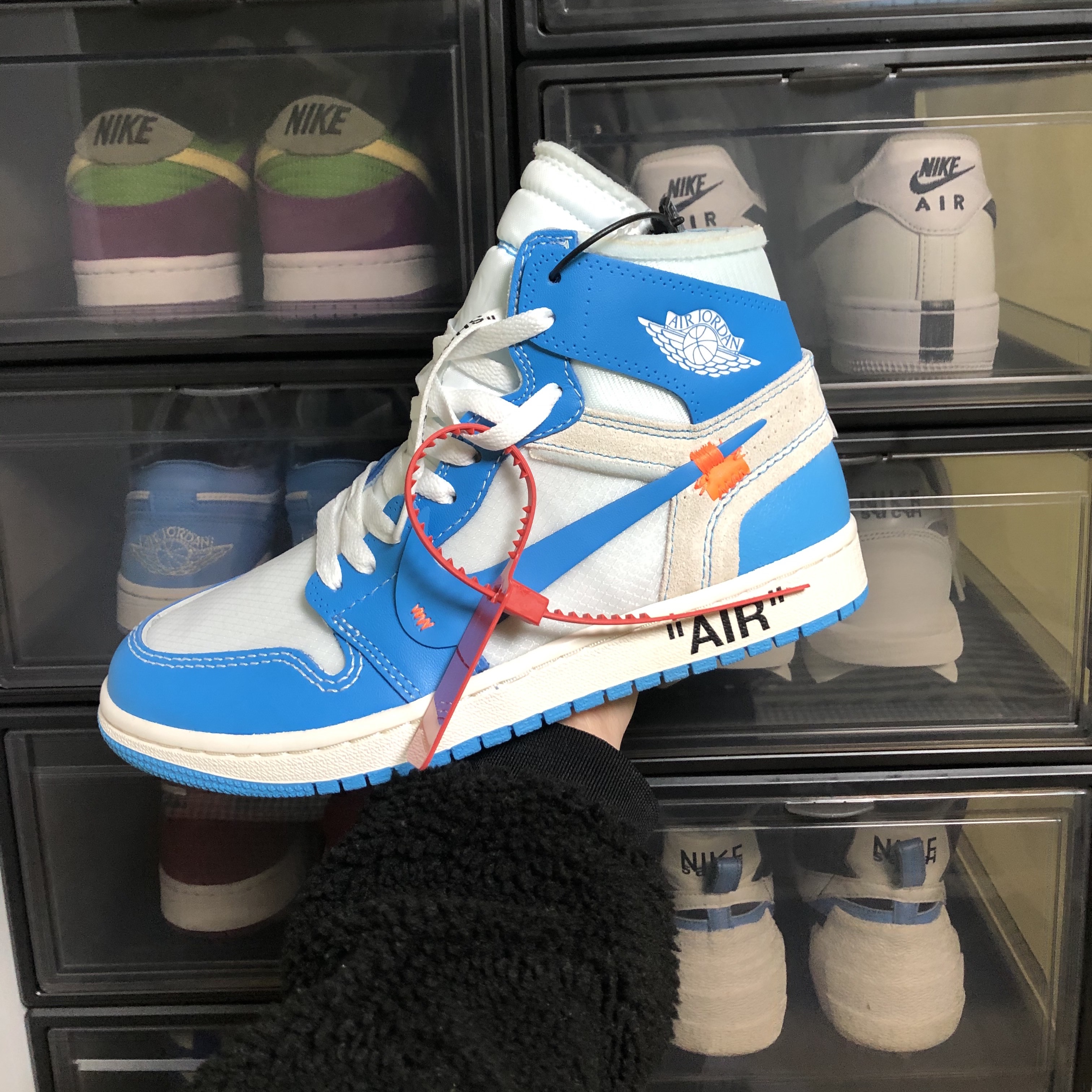 Jordan 1 x Off-White Retro High University Blue 착용 스타일