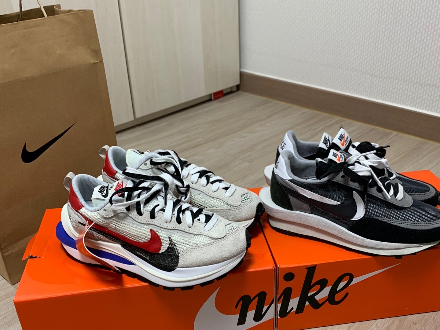 Nike x Sacai VaporWaffle Royal Fuchsia, Nike x Sacai LDWaffle Black 착용 스타일