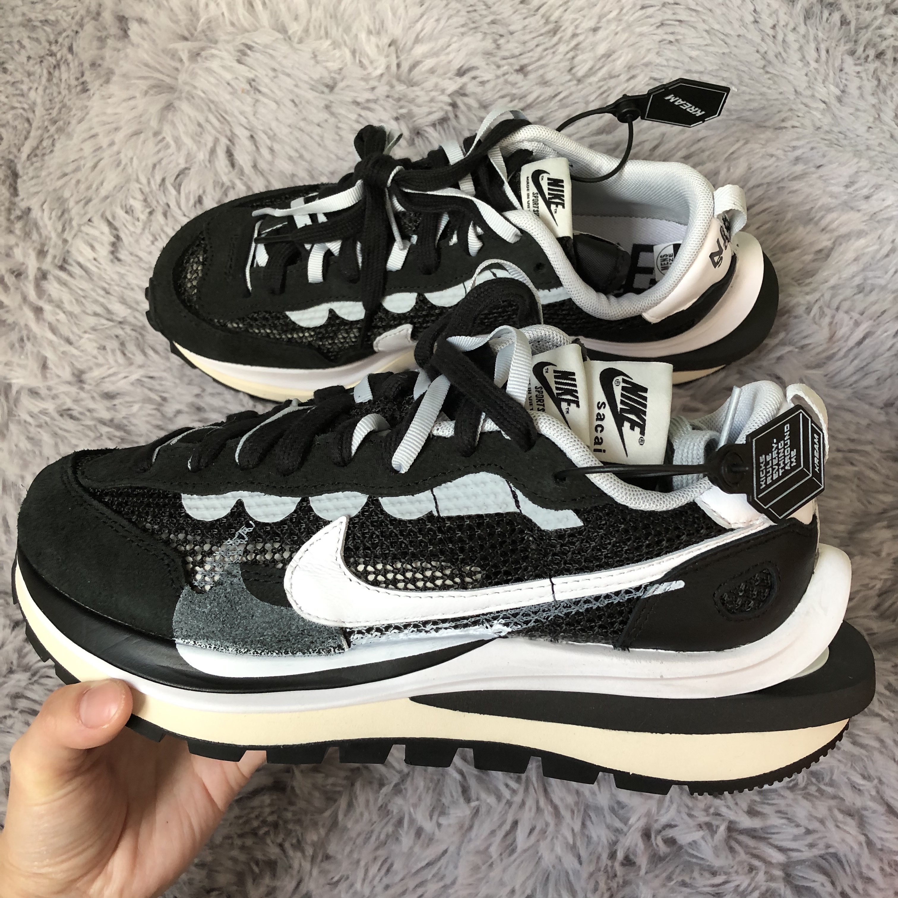 Nike x Sacai VaporWaffle Black White 착용 스타일 - 2