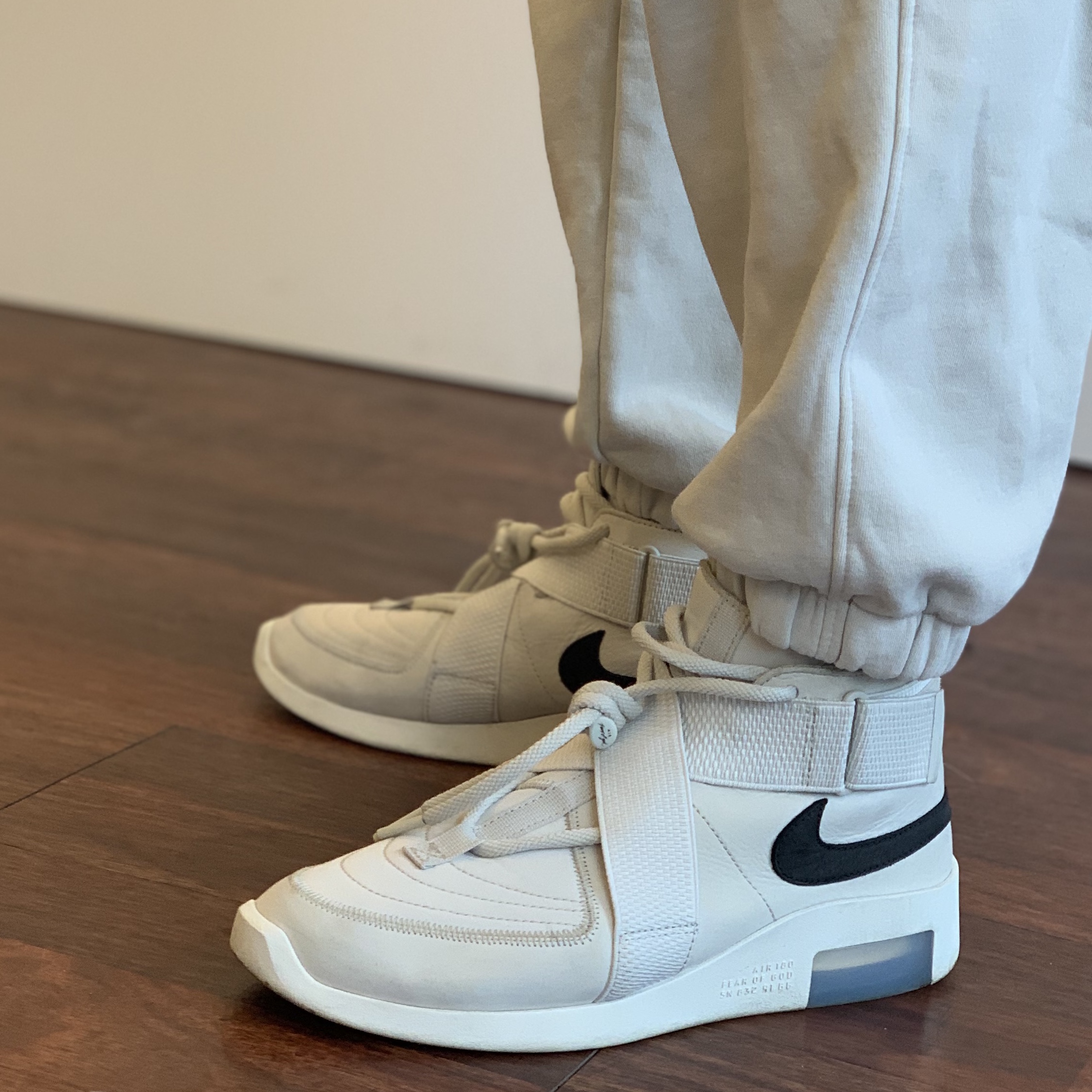 Nike x Fear of God Air Fear of God Raid Light Bone 착용 스타일