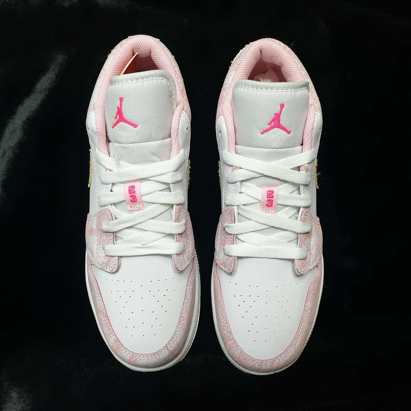(GS) Jordan 1 Low SE Pale Vanilla 착용 스타일 - 3