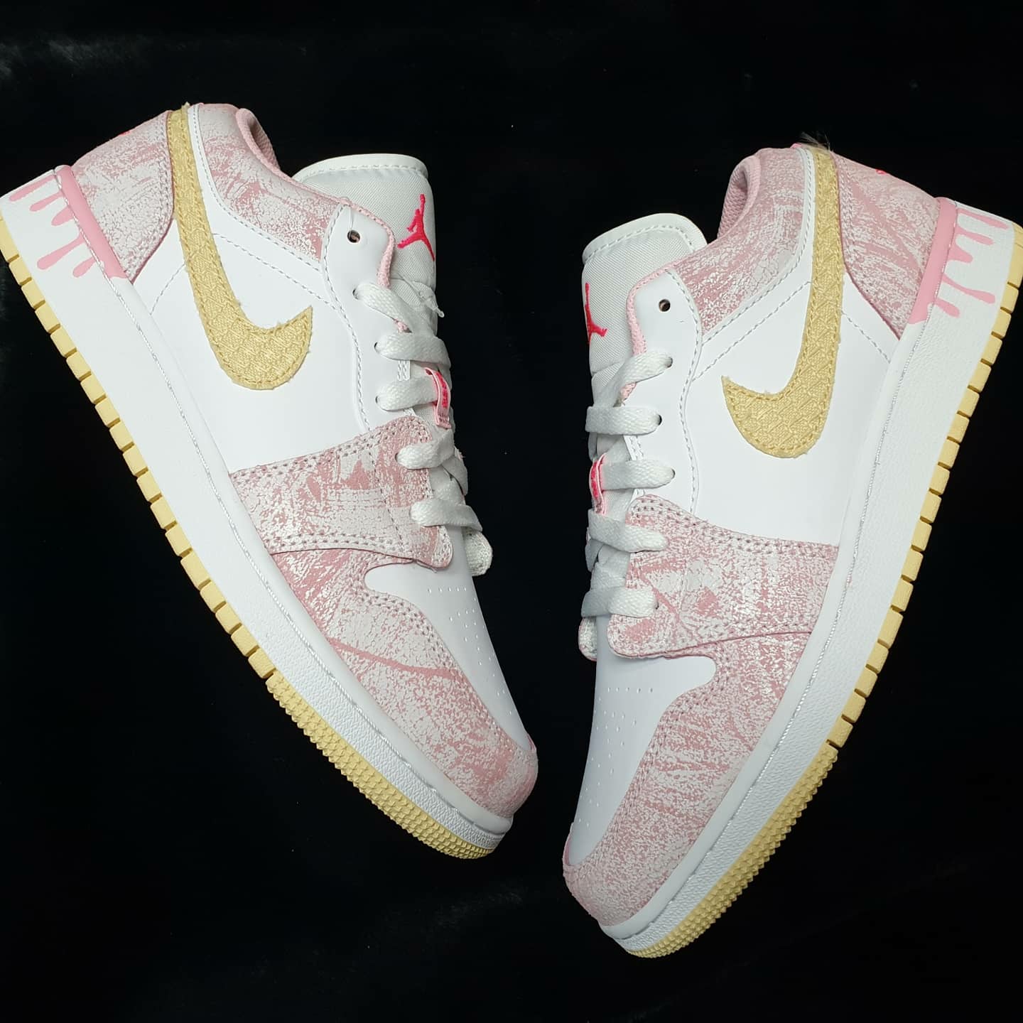 (GS) Jordan 1 Low SE Pale Vanilla 착용 스타일 - 1