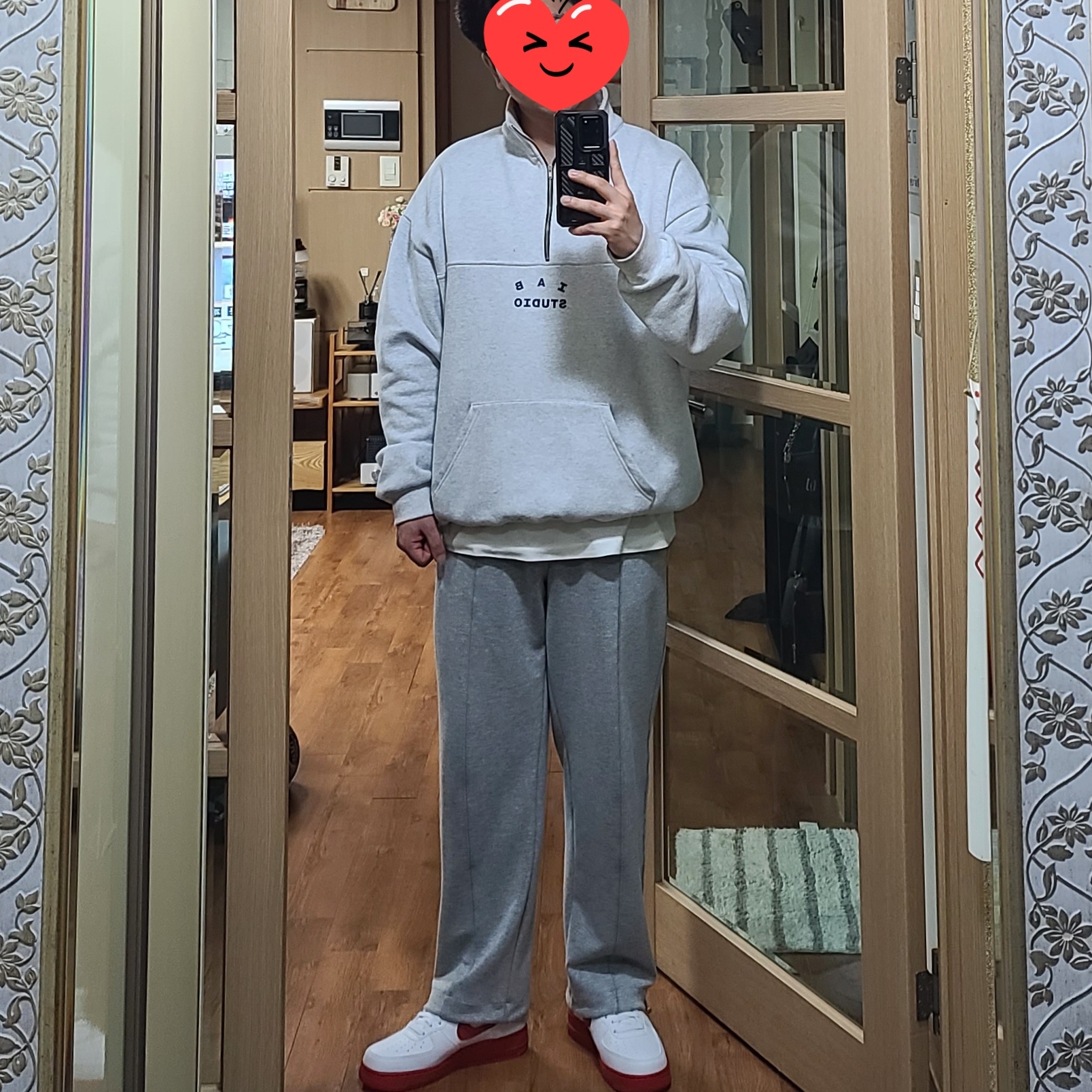 Nike Air Force 1 Low White Red Midsole, IAB Studio Half Zip Pullover Light Gray 착용 스타일