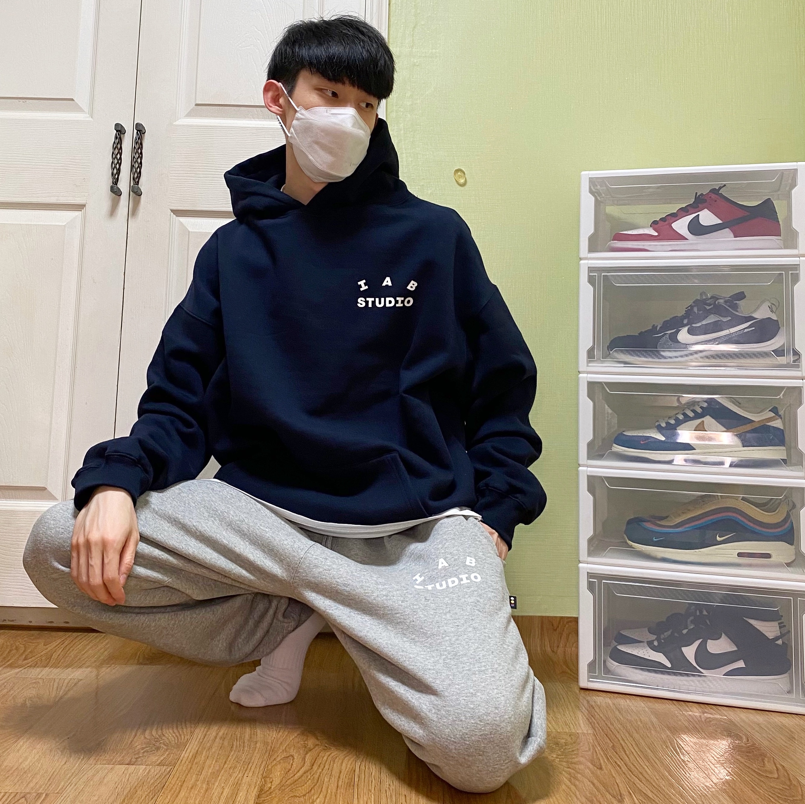 IAB Studio Hoodie Navy - 21SS, IAB Studio Sweatpants Gray - 21SS 착용 스타일