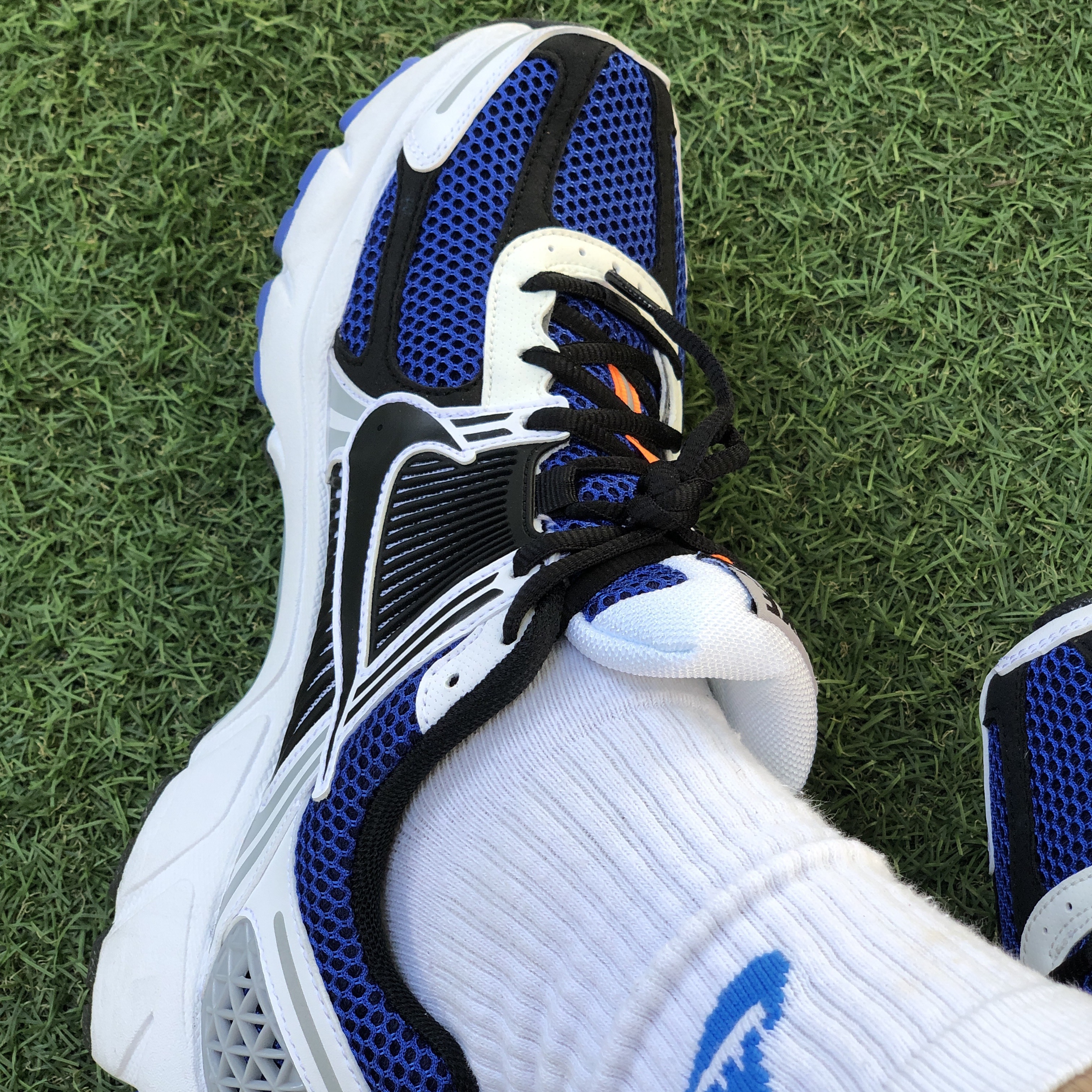 Nike Zoom Vomero 5 White Racer Blue Black 착용 스타일