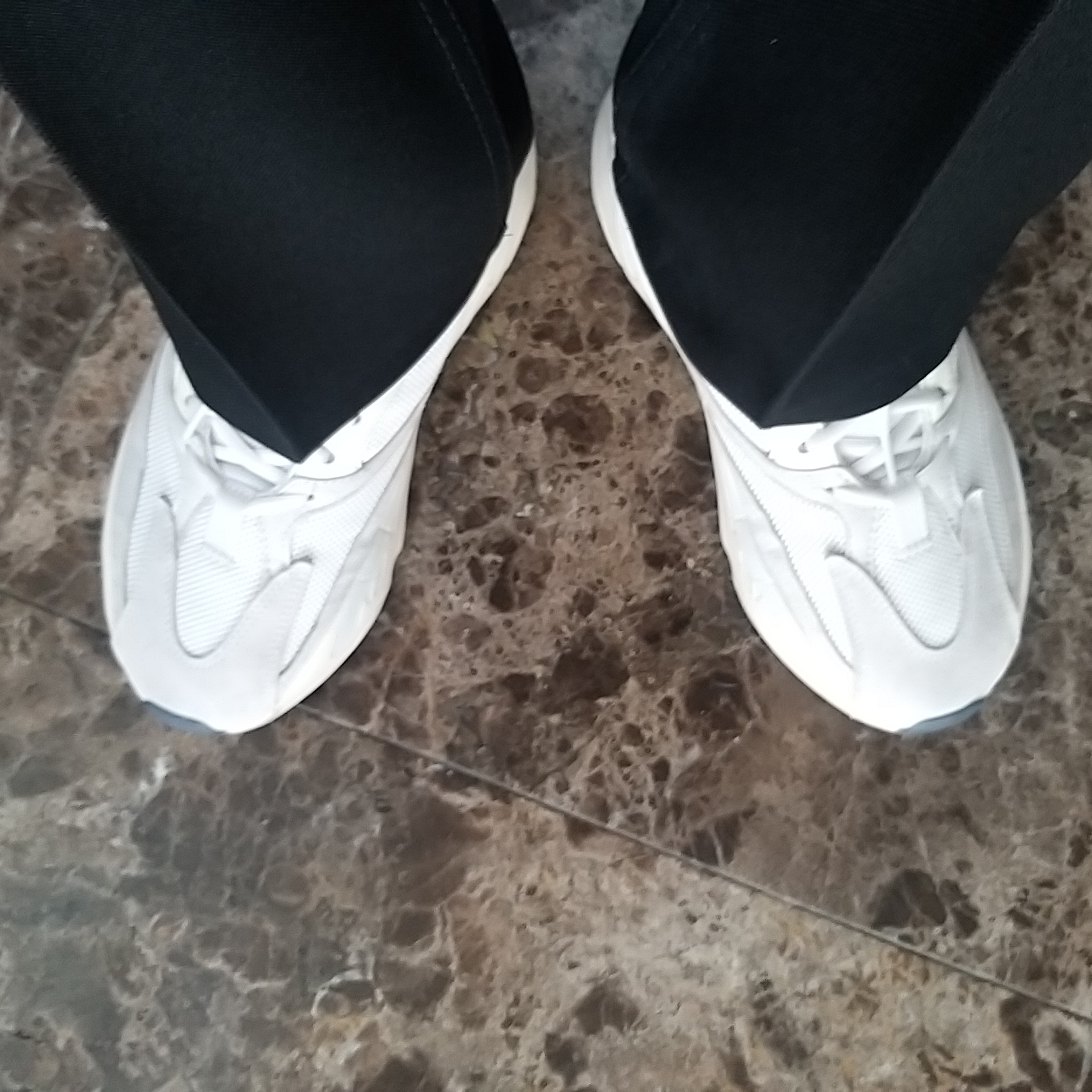 Adidas Yeezy Boost 700 Analog 2019 착용 스타일