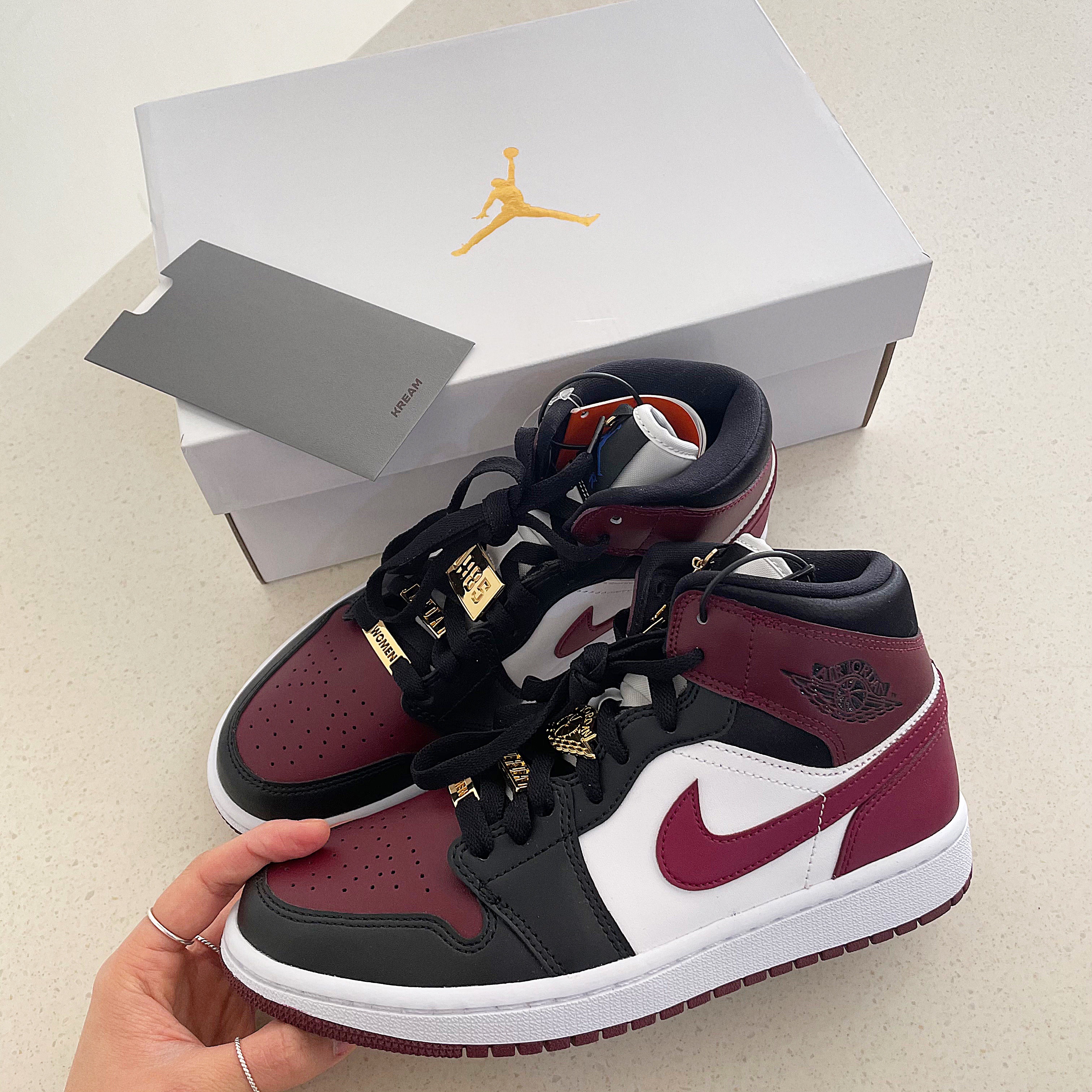 (W) Jordan 1 Mid SE Dark Beetroot 착용 스타일