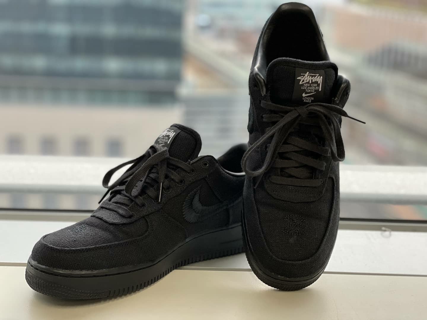 Nike x Stussy Air Force 1 Low Triple Black 착용 스타일 - 1