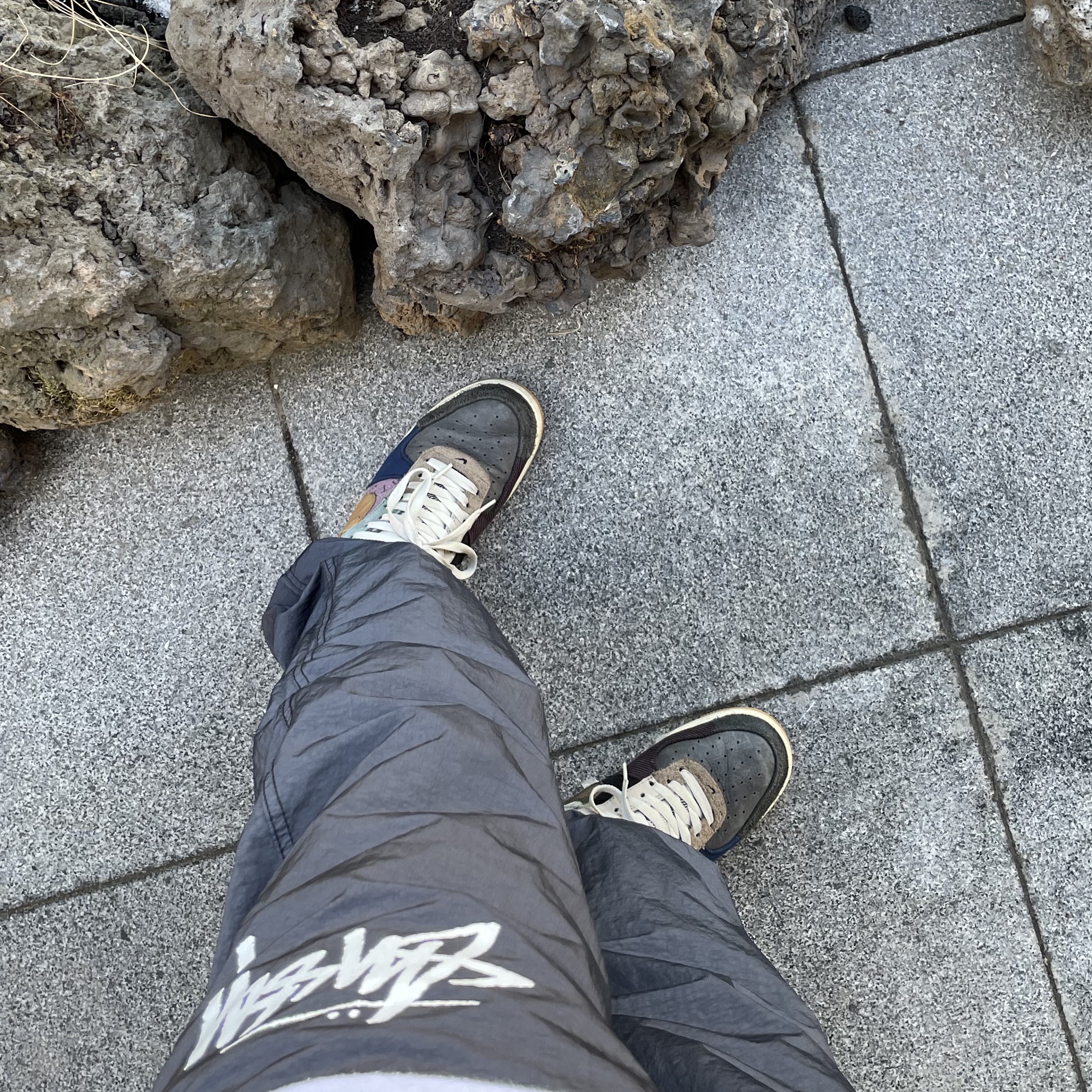 Nike x Travis Scott Air Force 1 Low Cactus Jack, Nike x Stussy Beach Pants Off Noir 착용 스타일
