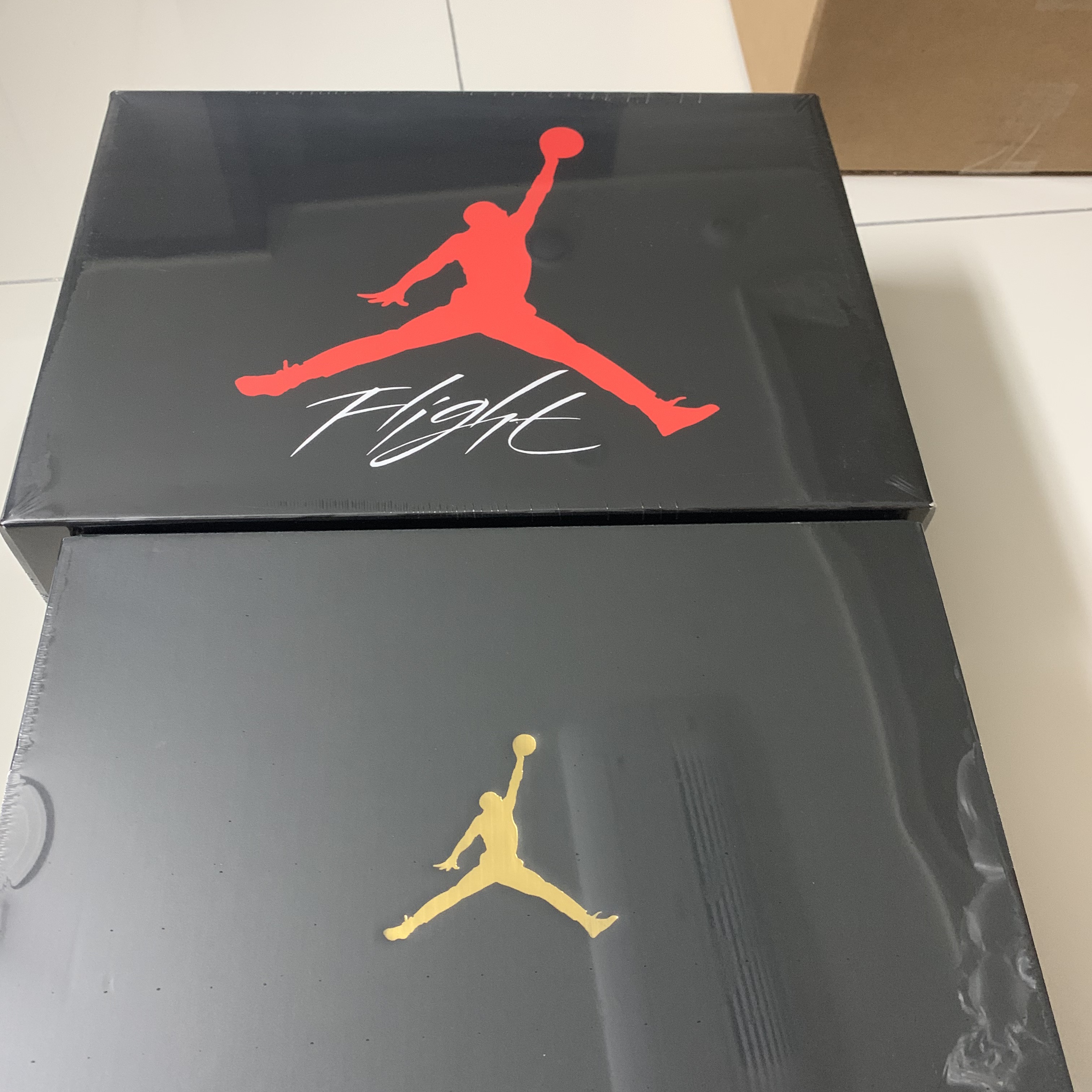 Jordan 1 Mid Bred Banned 2020, Jordan 4 Retro OG Fire Red 2020 착용 스타일 - 1