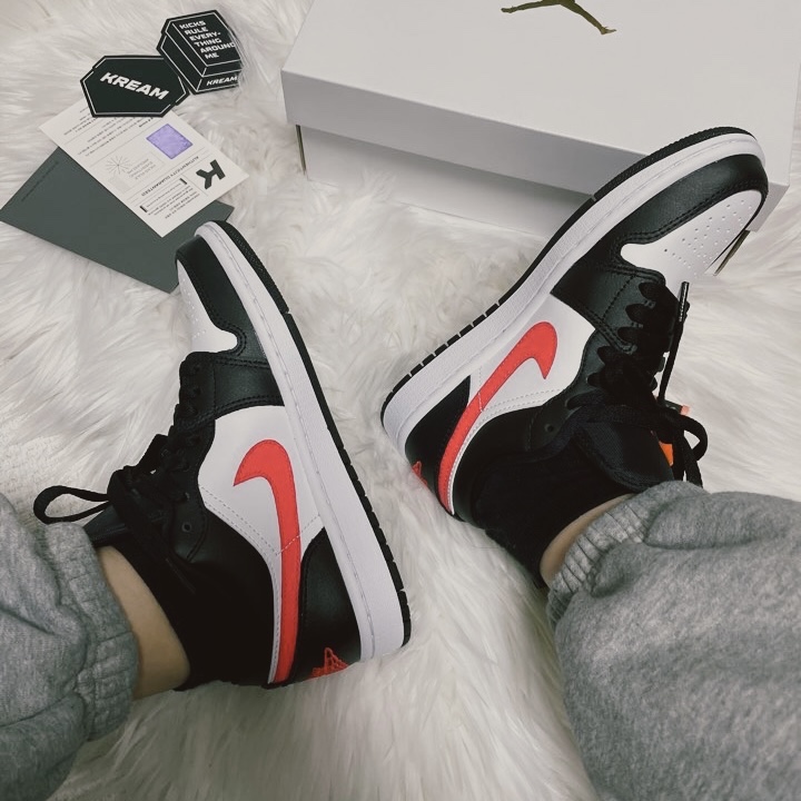 (W) Jordan 1 Low Black Siren Red 착용 스타일