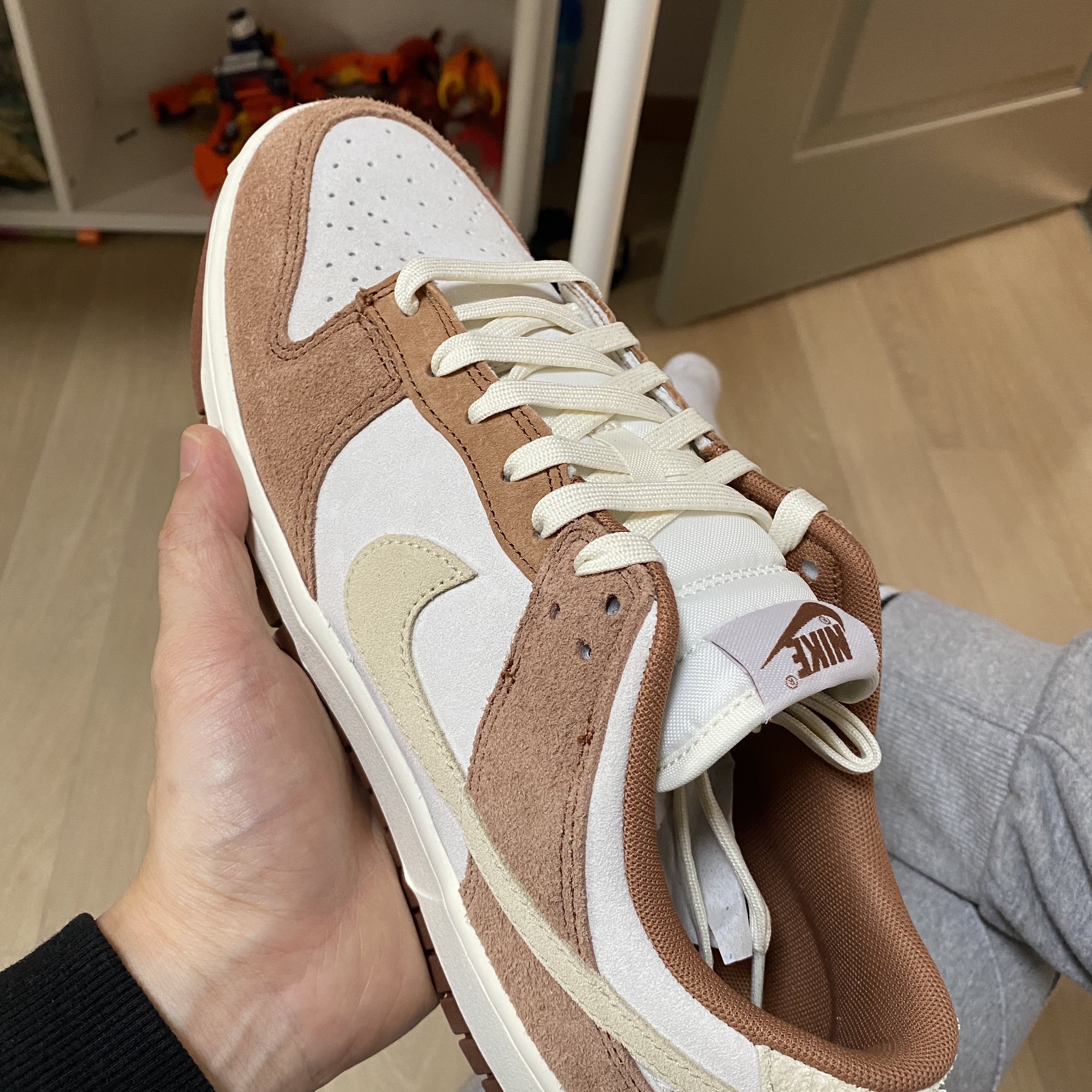 Nike Dunk Low Pro Premium Medium Curry, Nike Dunk Low Retro Black 착용 스타일 - 1