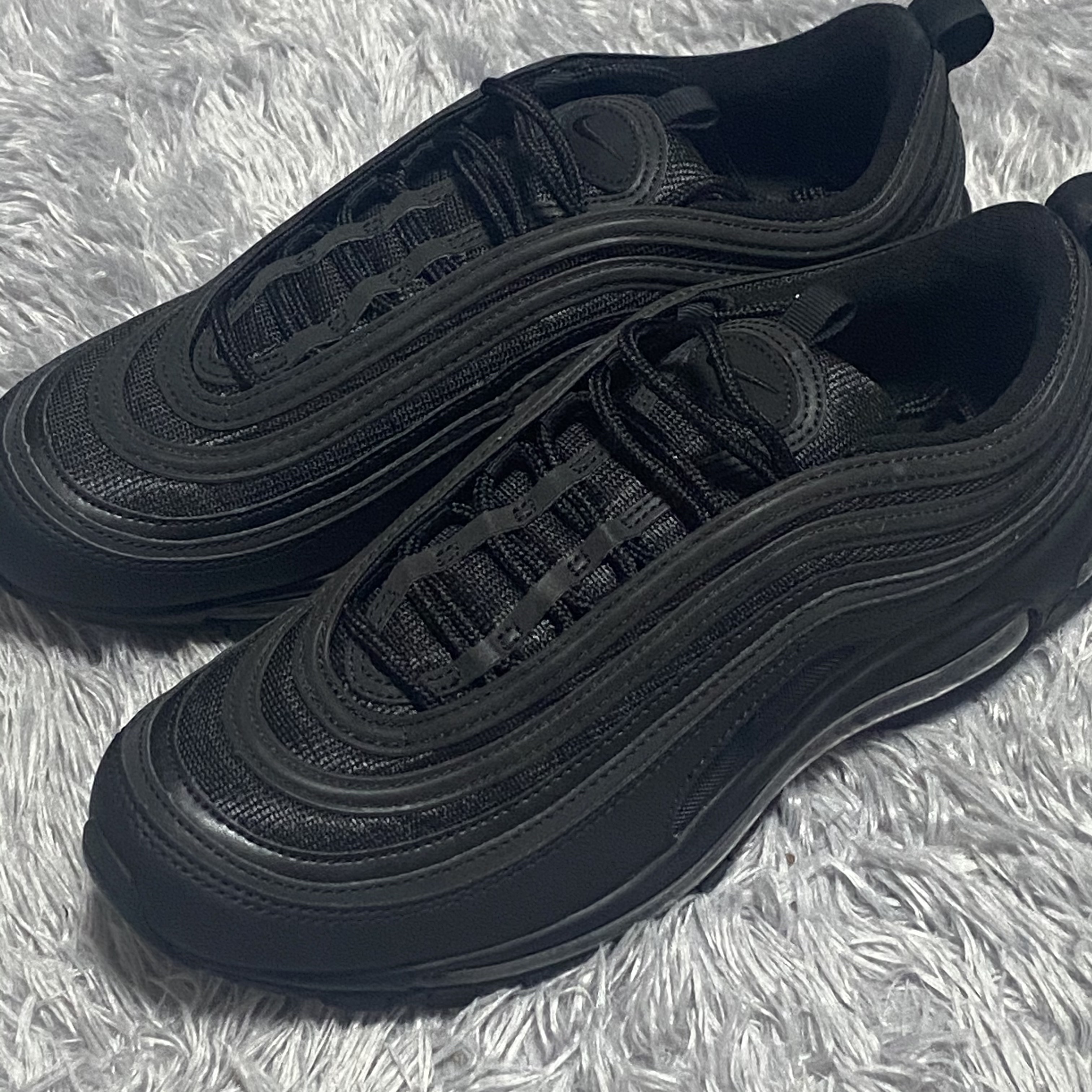 Nike Air Max 97 Triple Black 착용 스타일