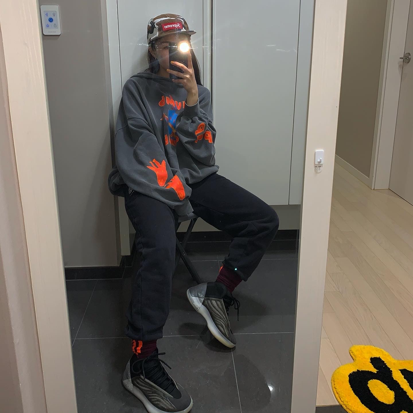 Adidas Yeezy QNTM Barium 착용 스타일