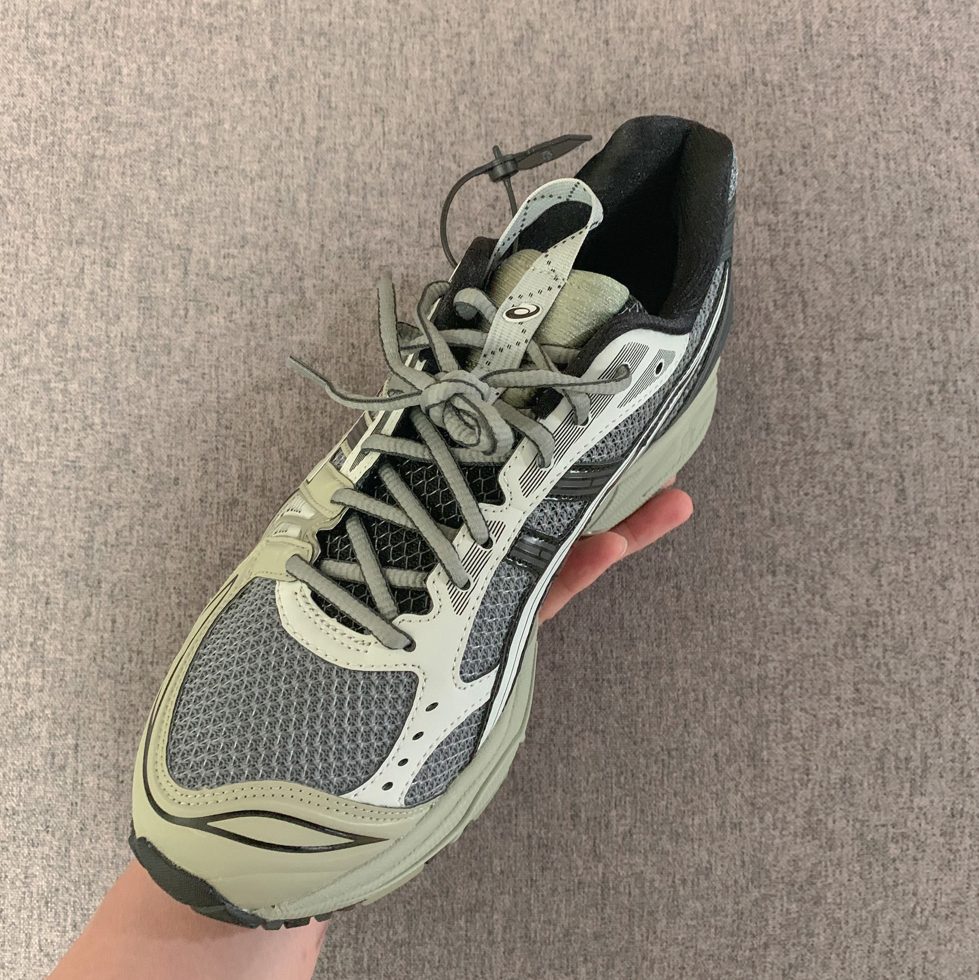 Asics UB1-S Gel-Kayano 14 Piedmont Grey, New Balance 992 Made in USA Grey - D Standard 착용 스타일 - 2