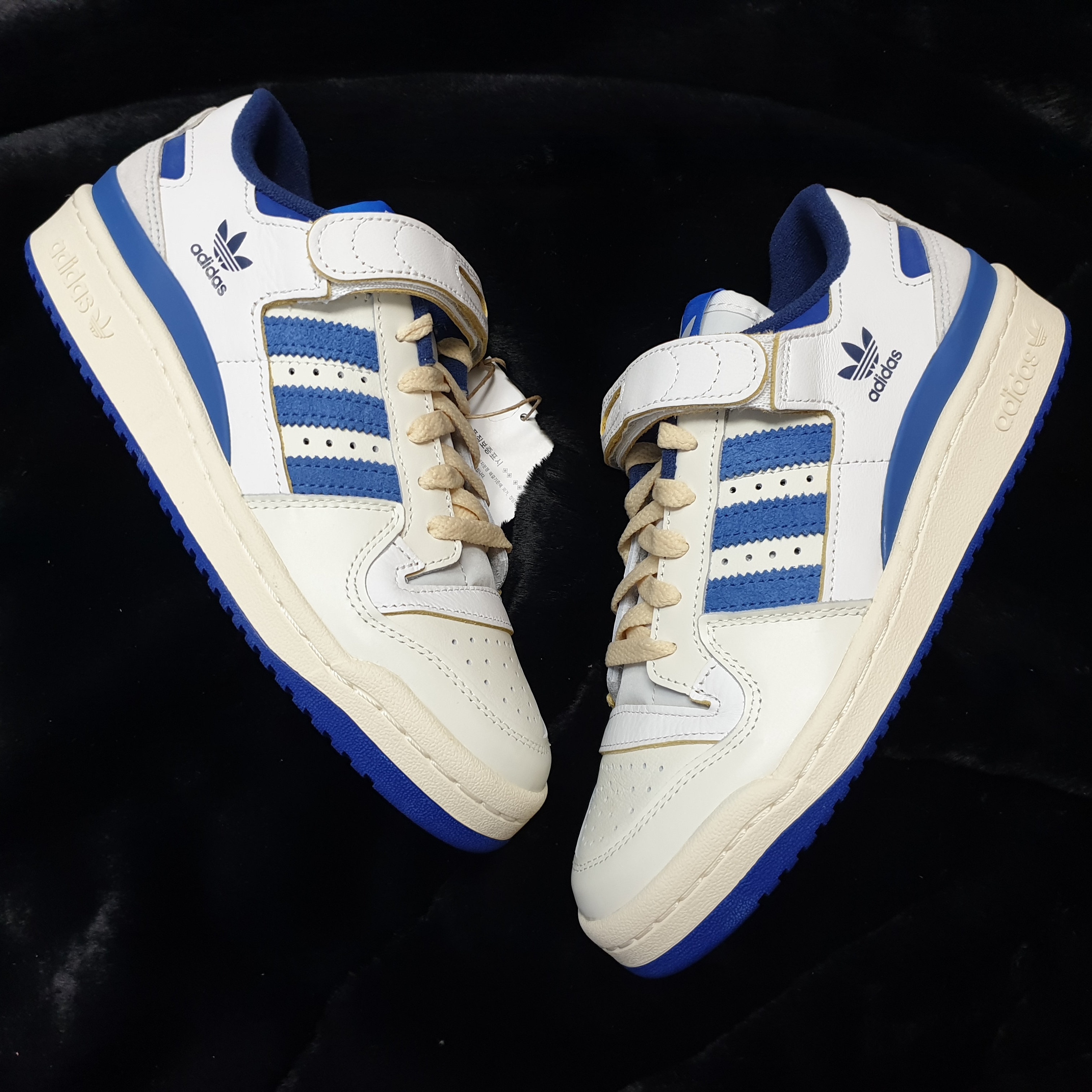Adidas OG Forum 84 Low Blue Thread 착용 스타일 - 2