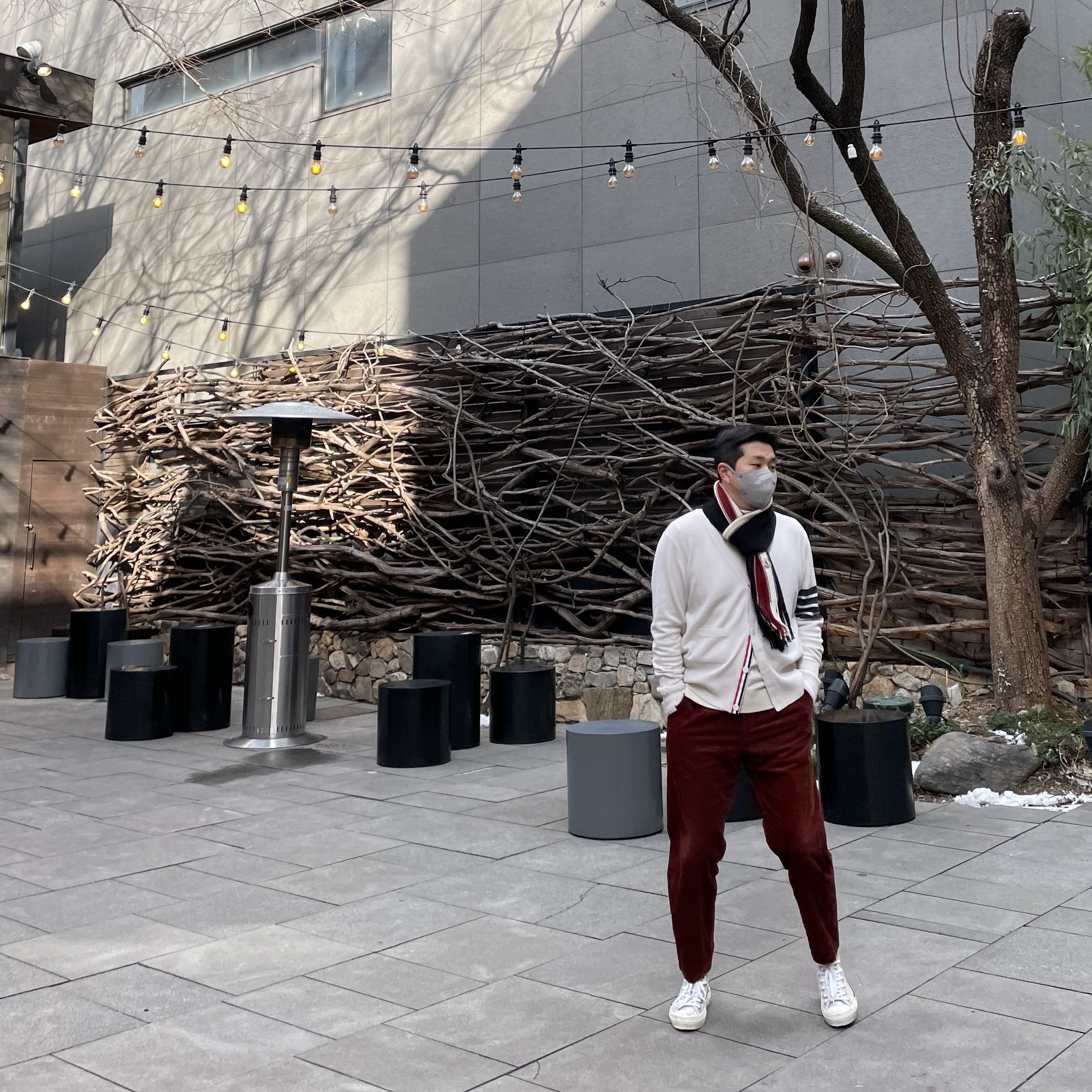 Dior x Daniel Arsham B23 High White Canvas Newsprint 착용 스타일 - 3