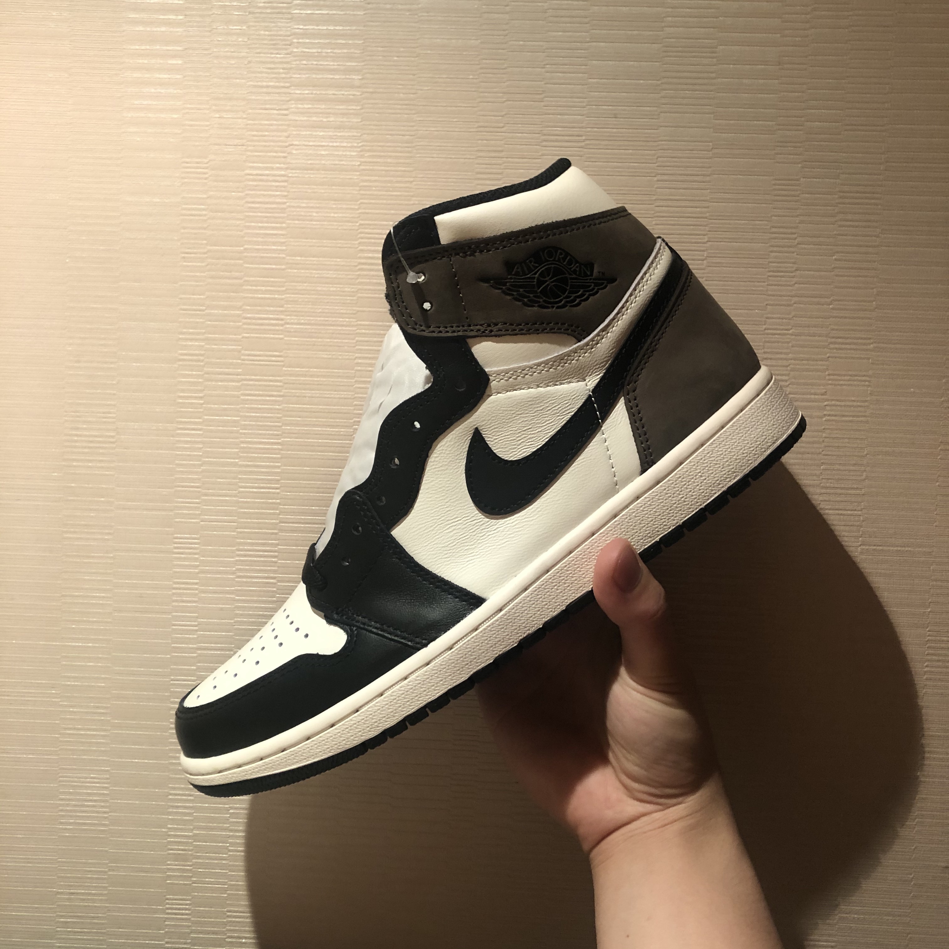 Jordan 1 Retro High OG Black Mocha 착용 스타일