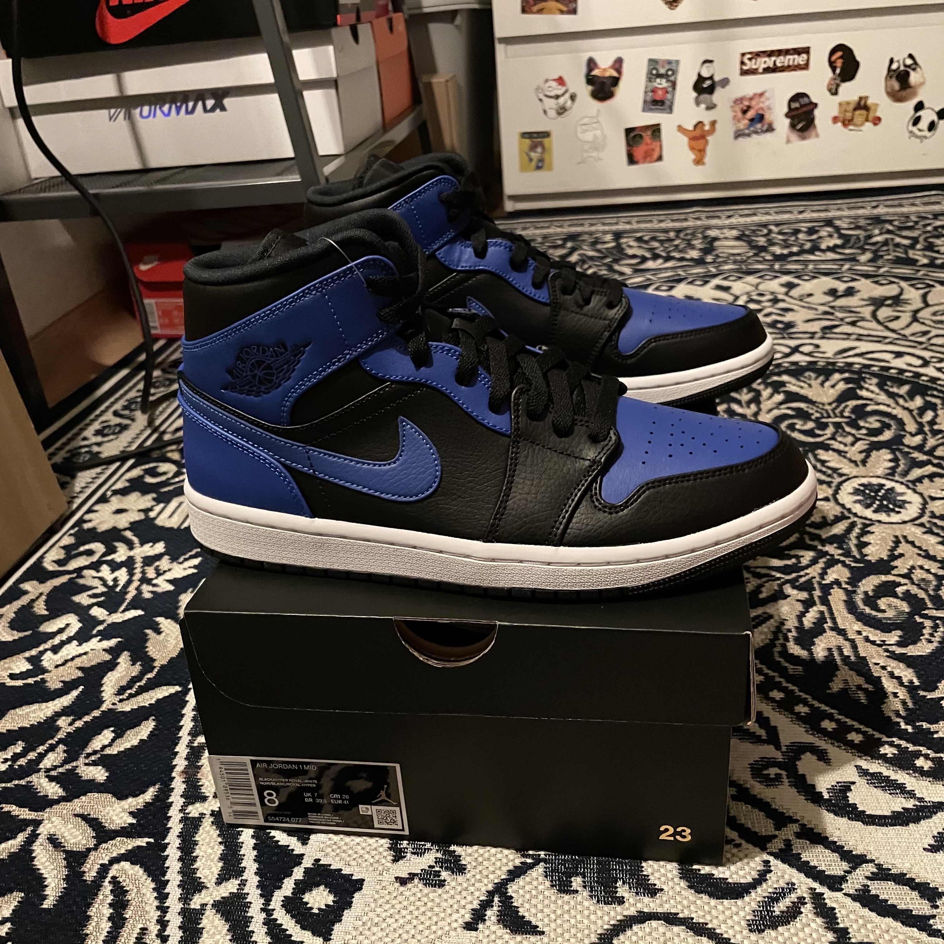 Jordan 1 Mid Black Hyper Royal 착용 스타일 - 2