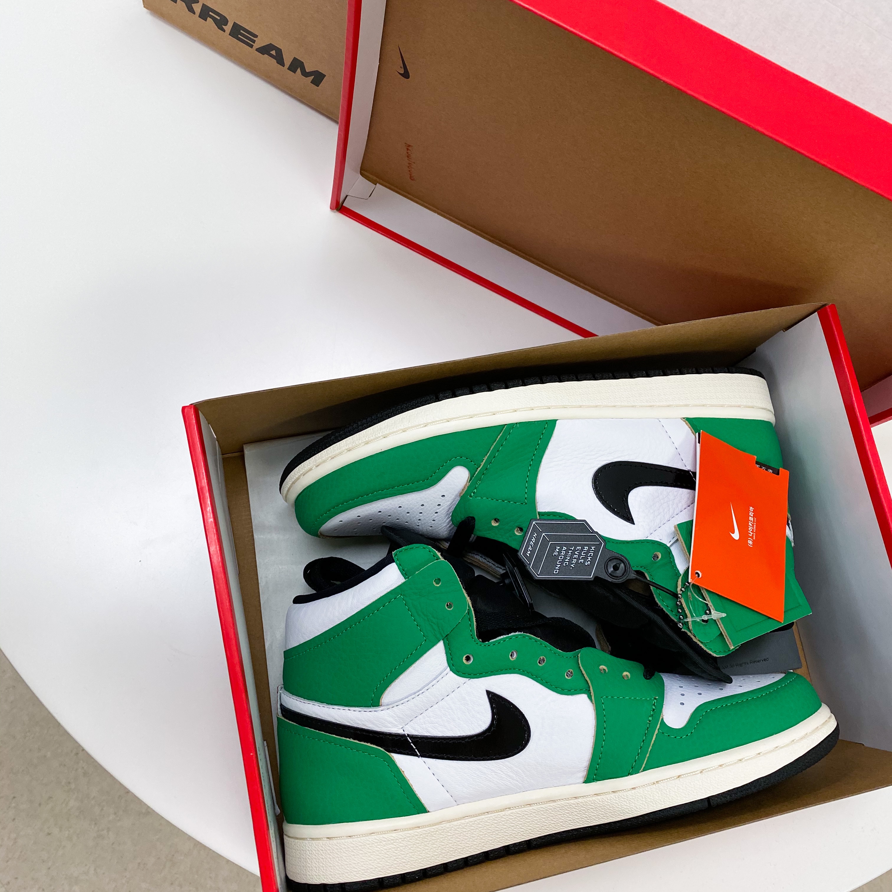 (W) Jordan 1 Retro High OG Lucky Green 착용 스타일 - 2