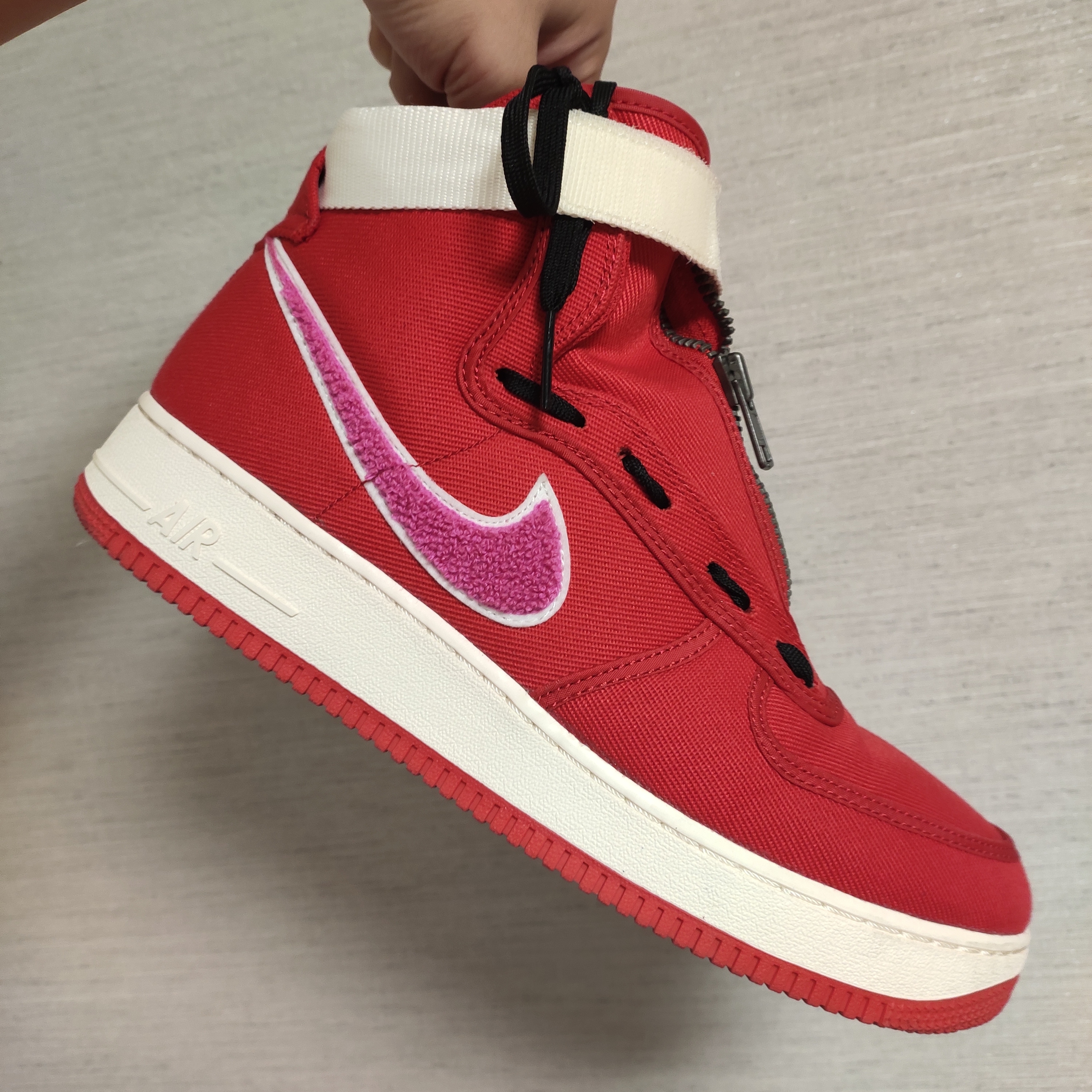 Nike x Emotionally Unavailable Air Force 1 High 착용 스타일