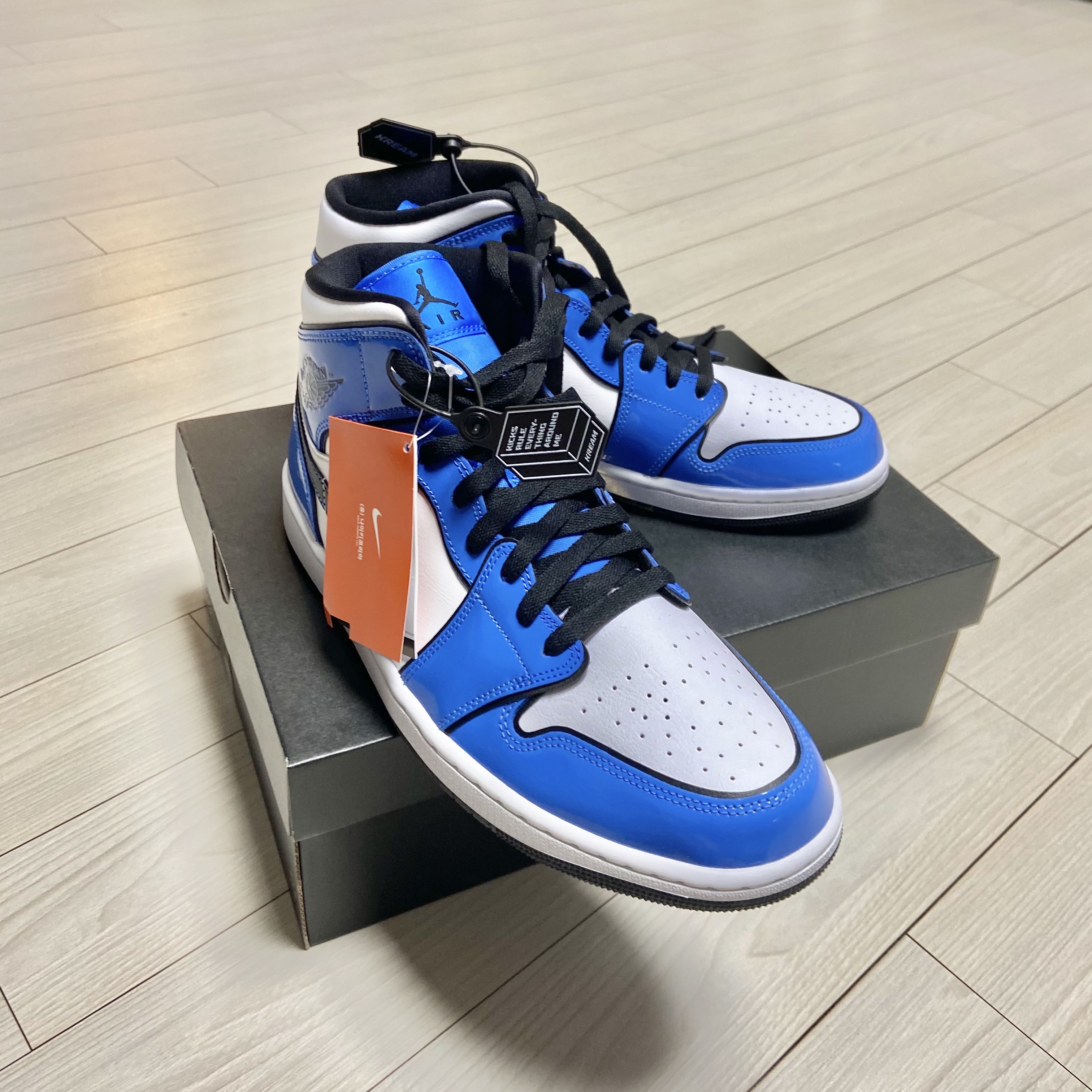 Jordan 1 Mid SE Signal Blue 착용 스타일