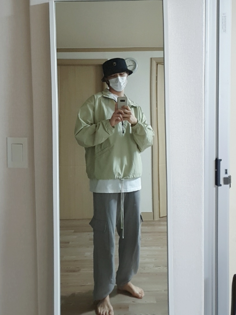Essentials Track Jacket Alfafa Sage - 20FW 착용 스타일 - 1