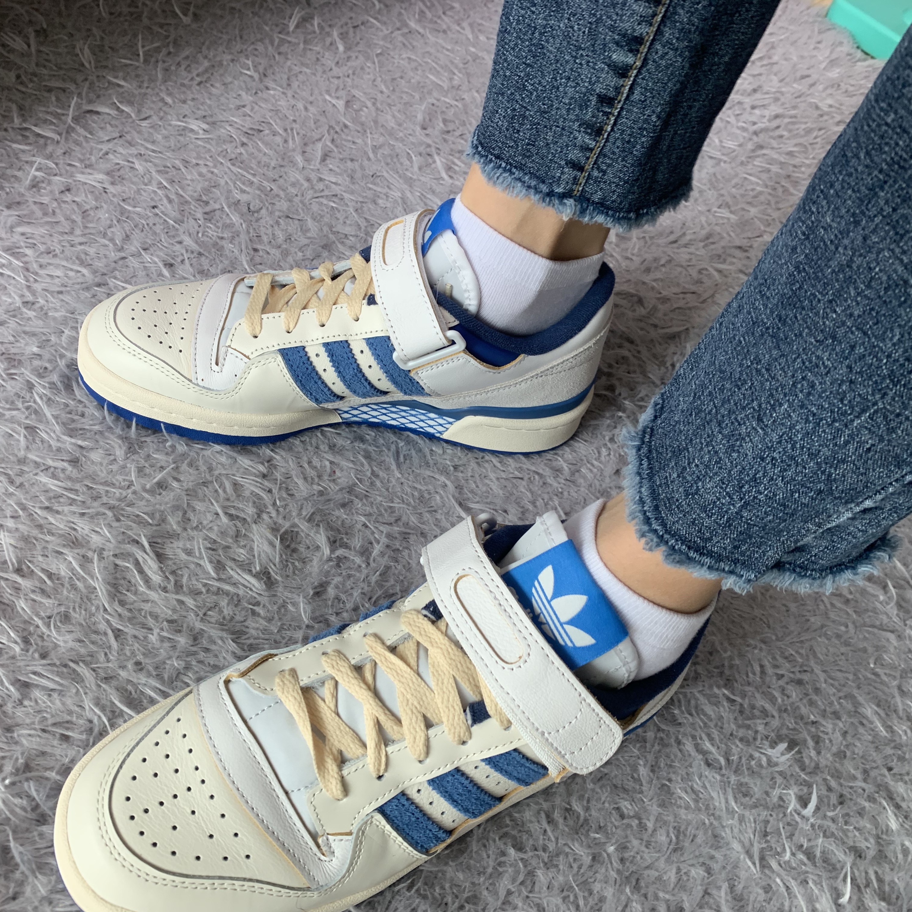 Adidas OG Forum 84 Low Blue Thread 착용 스타일 - 2