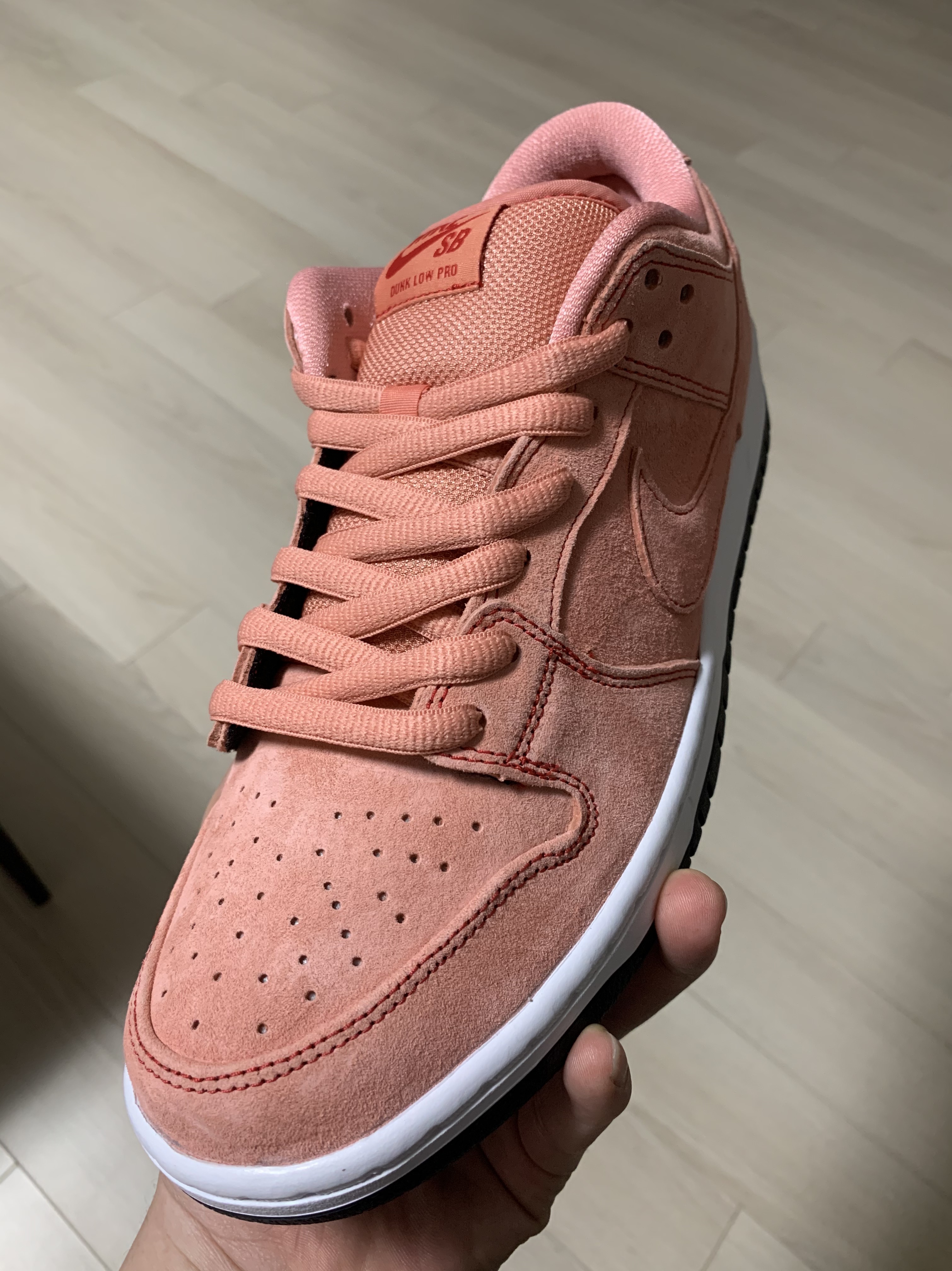 Nike SB Dunk Low Pro Pink Pig 착용 스타일