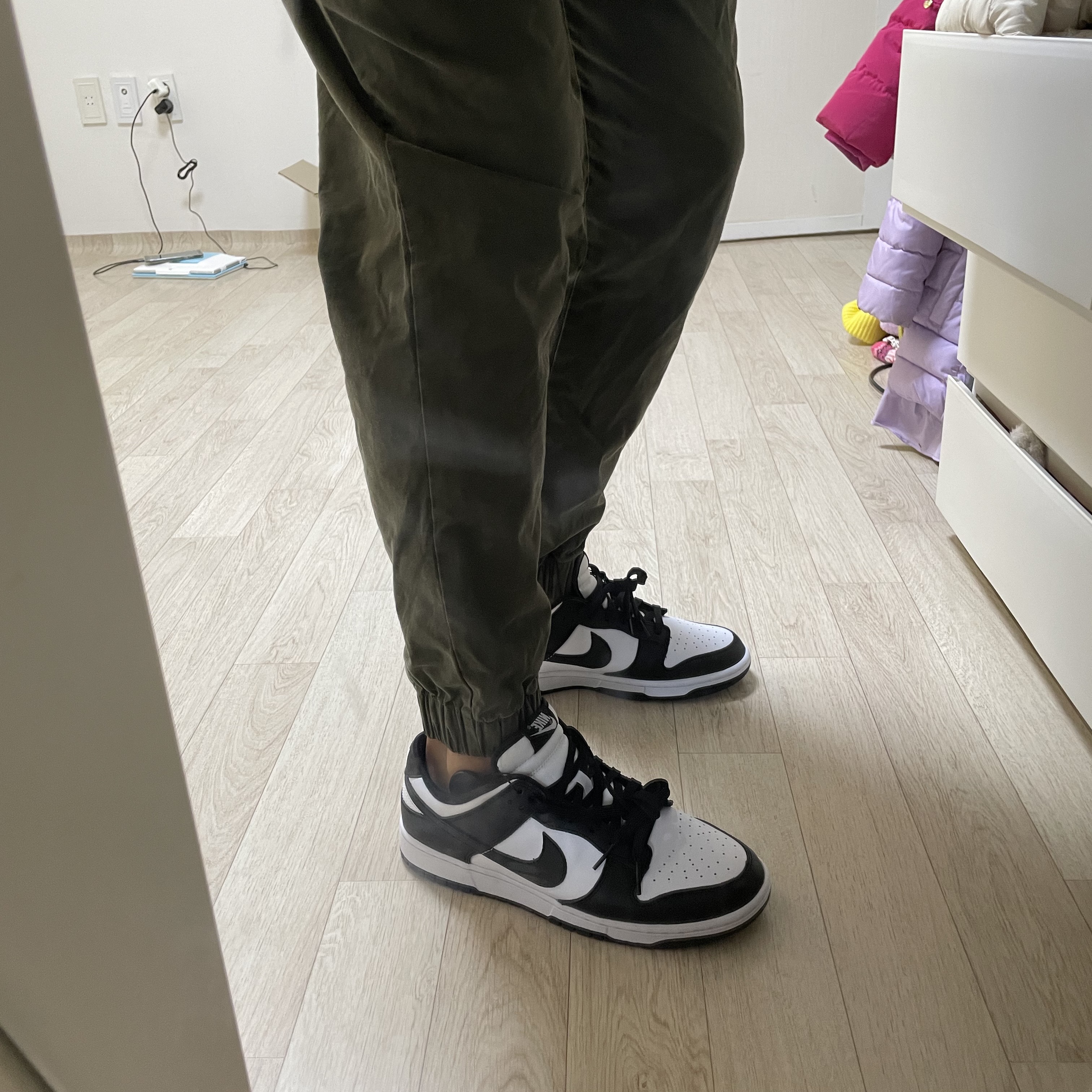Nike Dunk Low Retro Black 착용 스타일 - 2