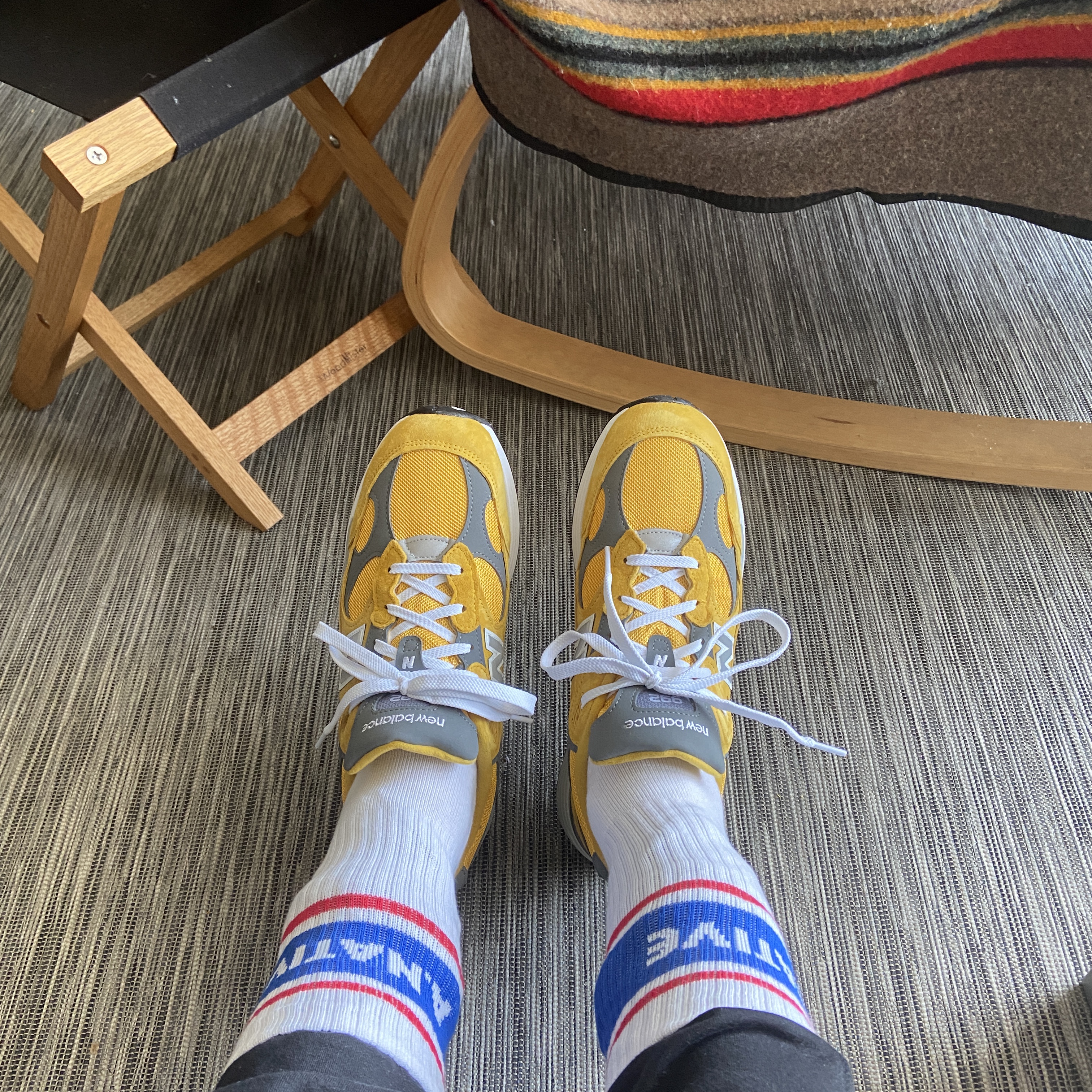 New Balance 992 Made in USA Gold Cream 착용 스타일