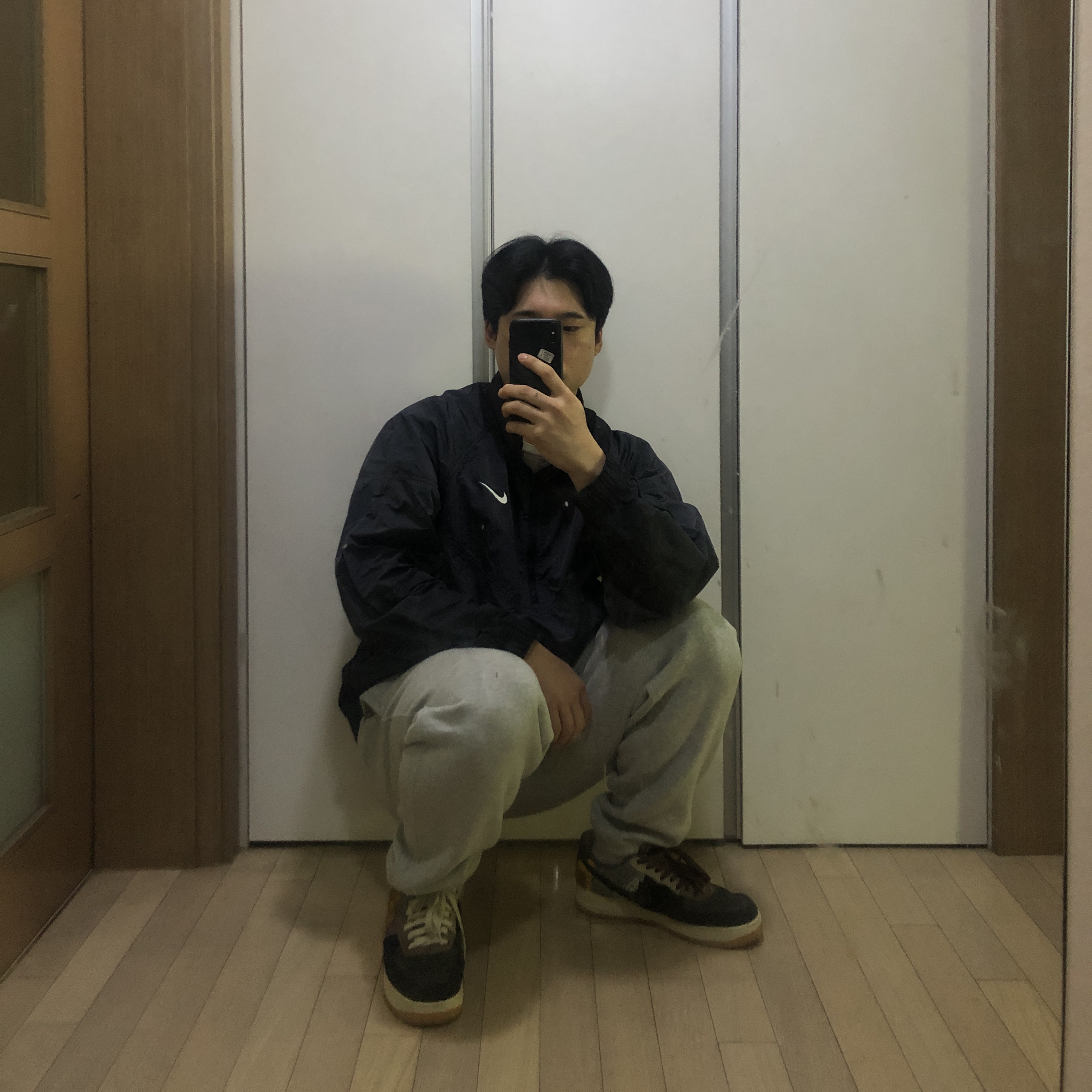 Nike x Travis Scott Air Force 1 Low Cactus Jack, Nike x Stussy Windrunner Jacket Off Noir 착용 스타일