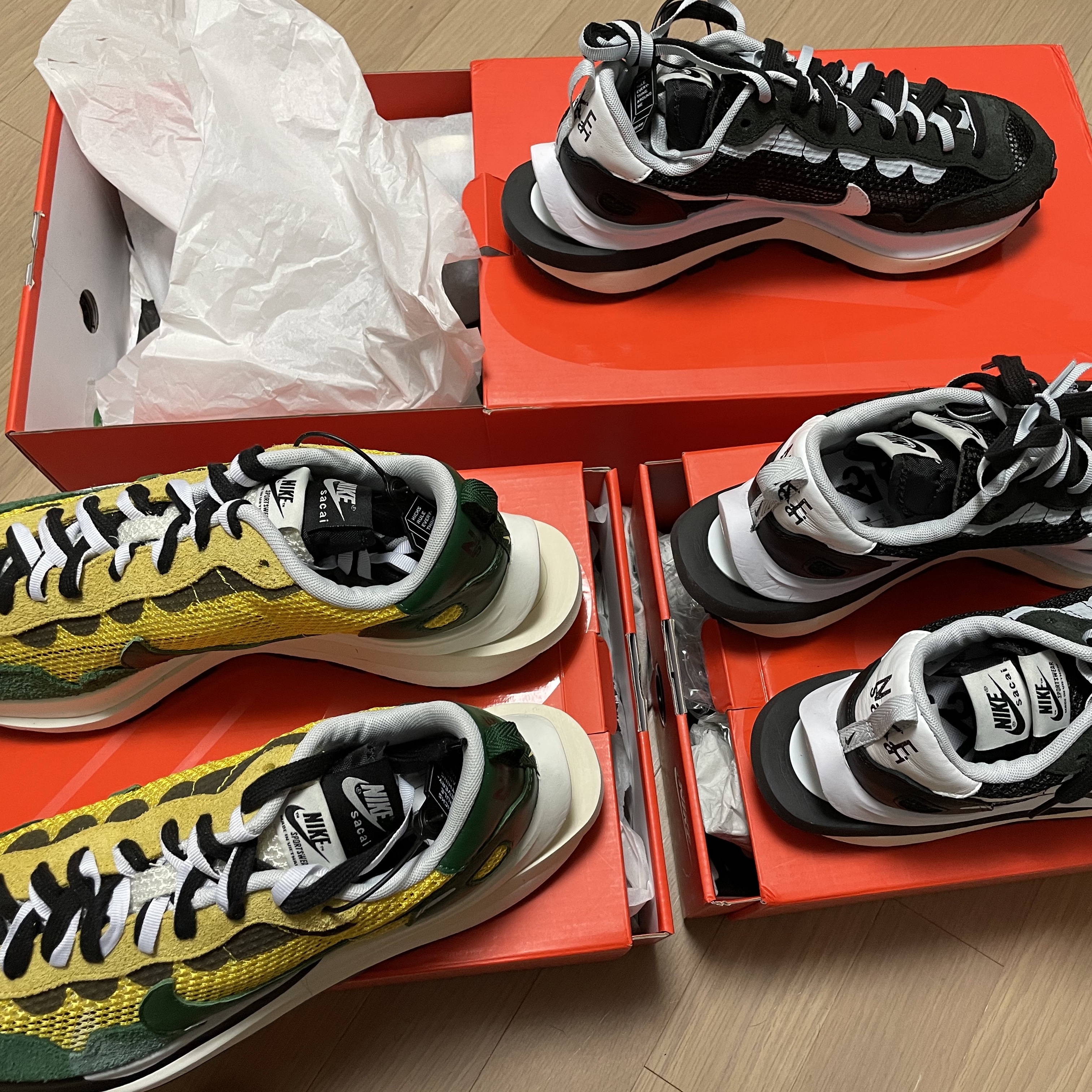 Nike x Sacai VaporWaffle Tour Yellow & Gorge Green Sail, Nike x Sacai VaporWaffle Black White 착용 스타일