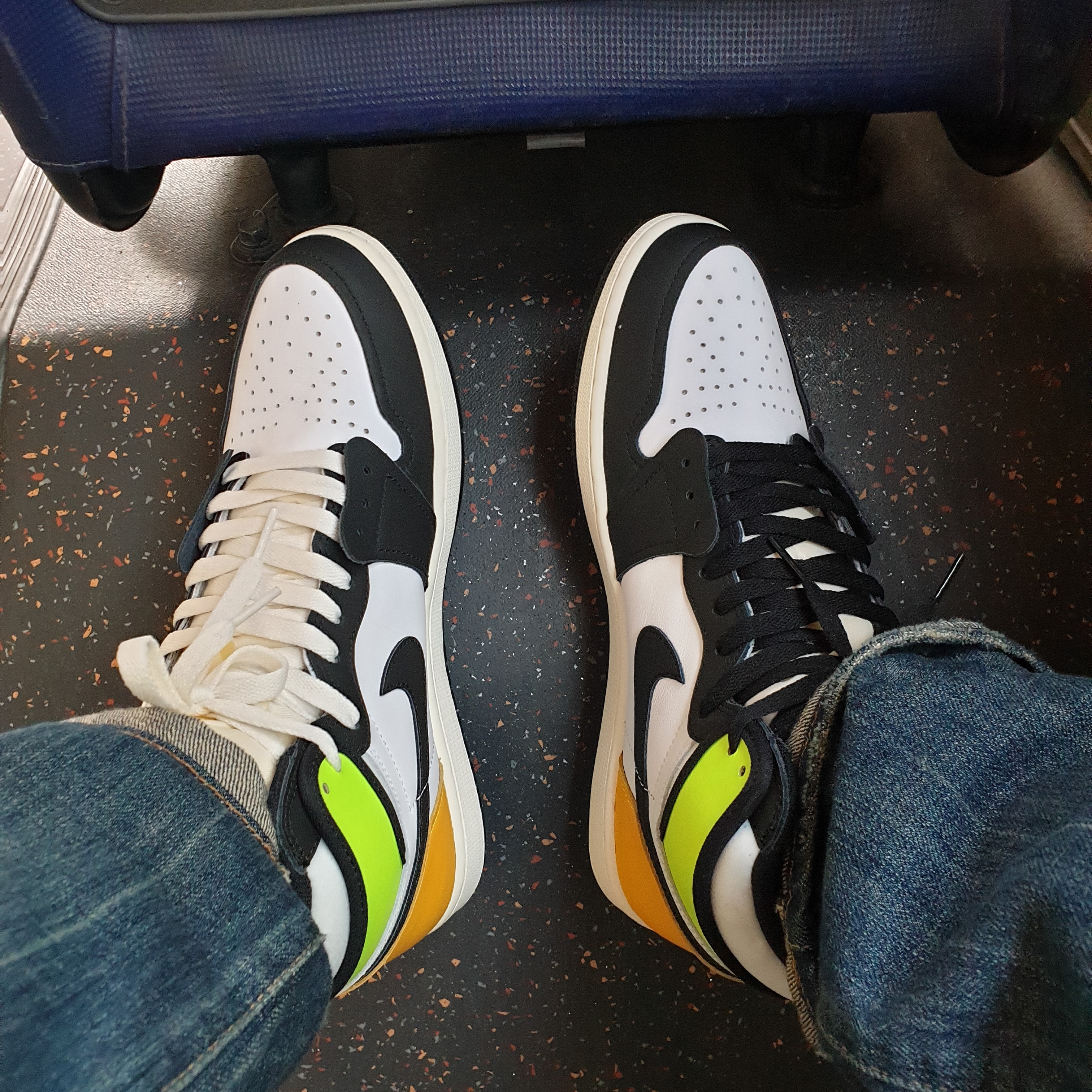 Jordan 1 Retro High OG Volt Gold 착용 스타일 - 3