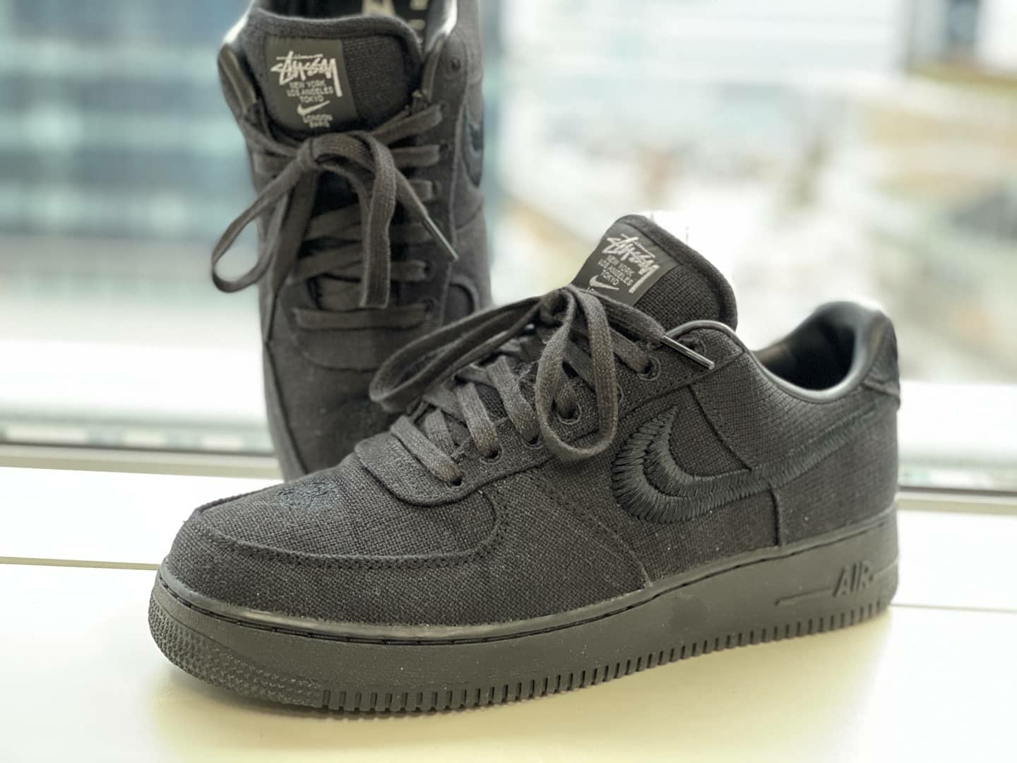 Nike x Stussy Air Force 1 Low Triple Black 착용 스타일 - 2