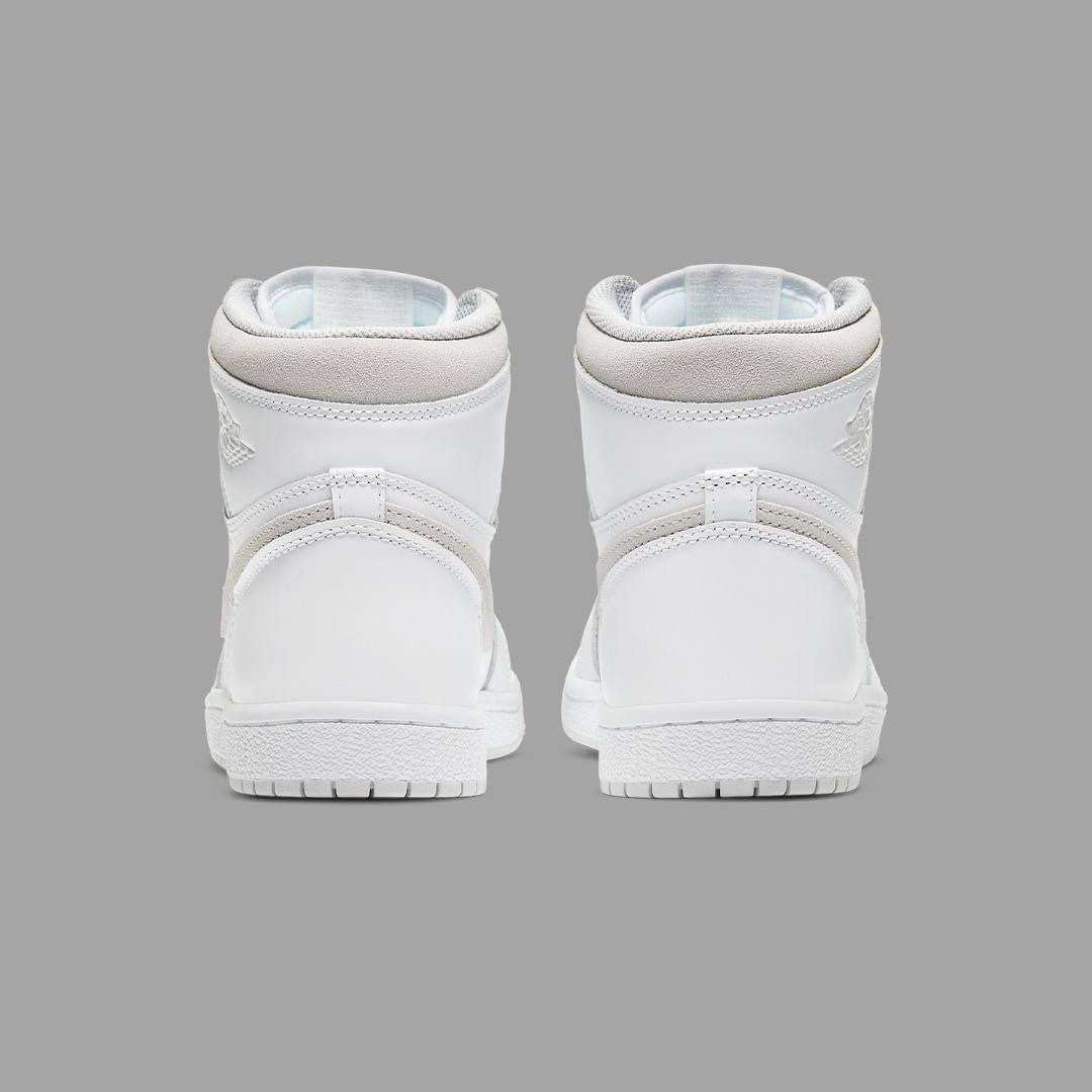 Jordan 1 x Off-White Retro High White, (W) Jordan 1 Mid SE Iridescent Trim 착용 스타일 - 4