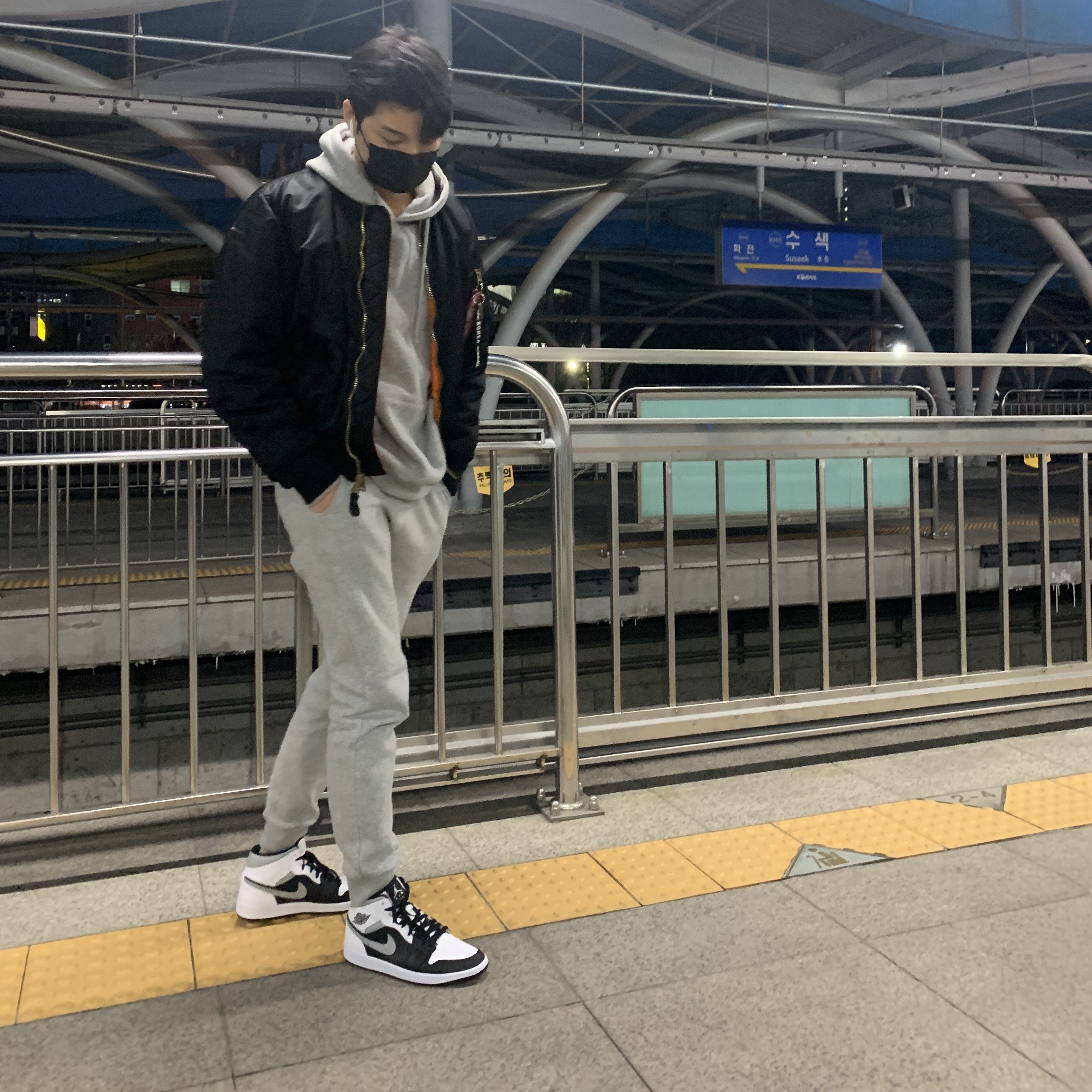 Jordan 1 Mid White Shadow 착용 스타일