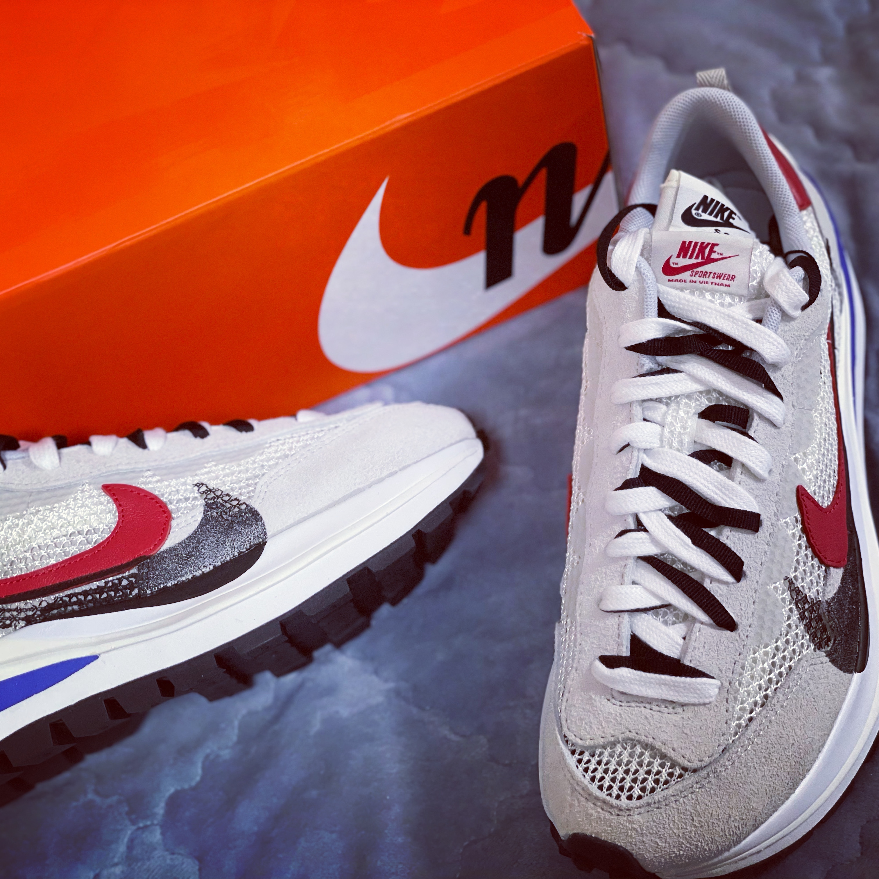 Nike x Sacai VaporWaffle Royal Fuchsia 착용 스타일