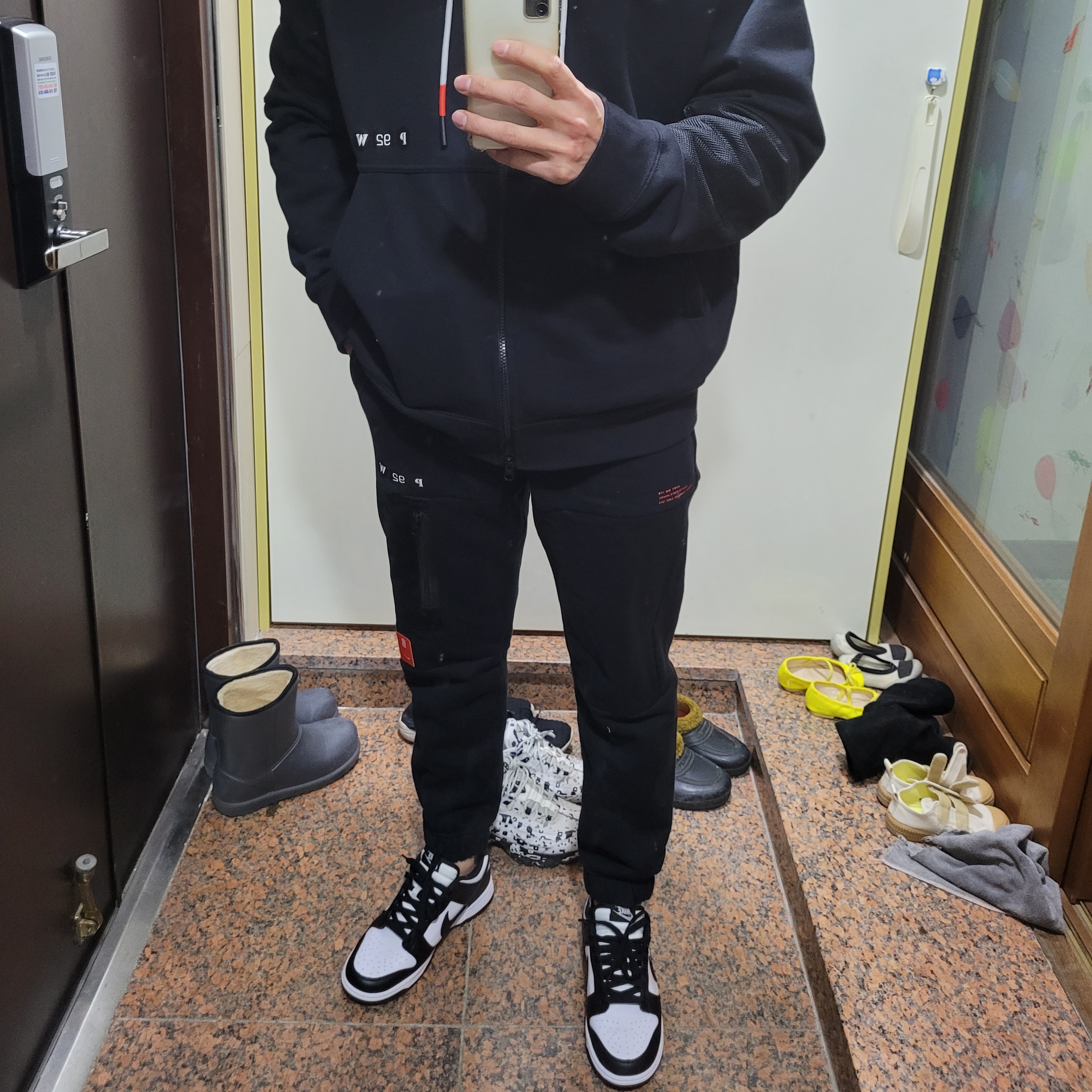 Nike Dunk Low Retro Black 착용 스타일