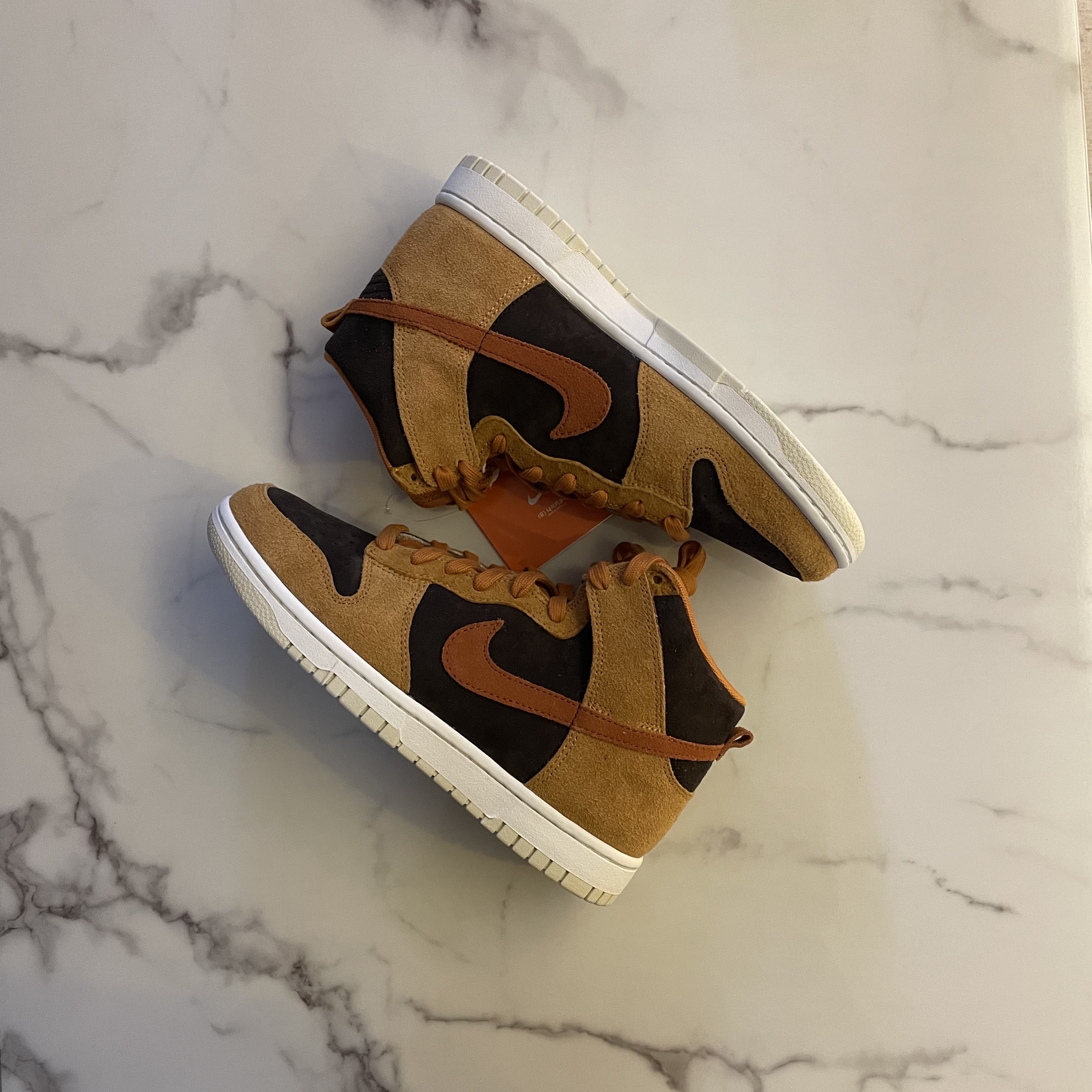 Nike Dunk High Retro PRM Dark Curry 착용 스타일