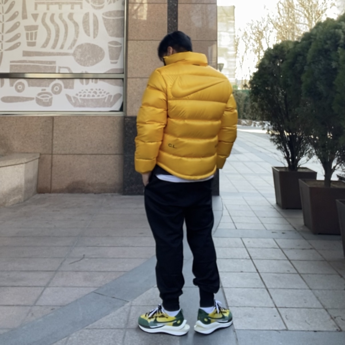 Nike x Drake Nocta Puffer Jacket University Gold - Asia, Nike x Sacai VaporWaffle Tour Yellow & Gorge Green Sail 착용 스타일 - 1
