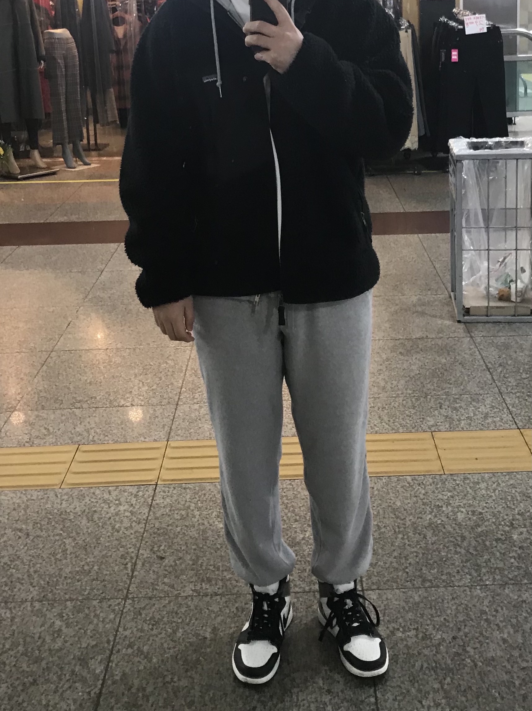 Jordan 1 Retro High OG Black Mocha 착용 스타일